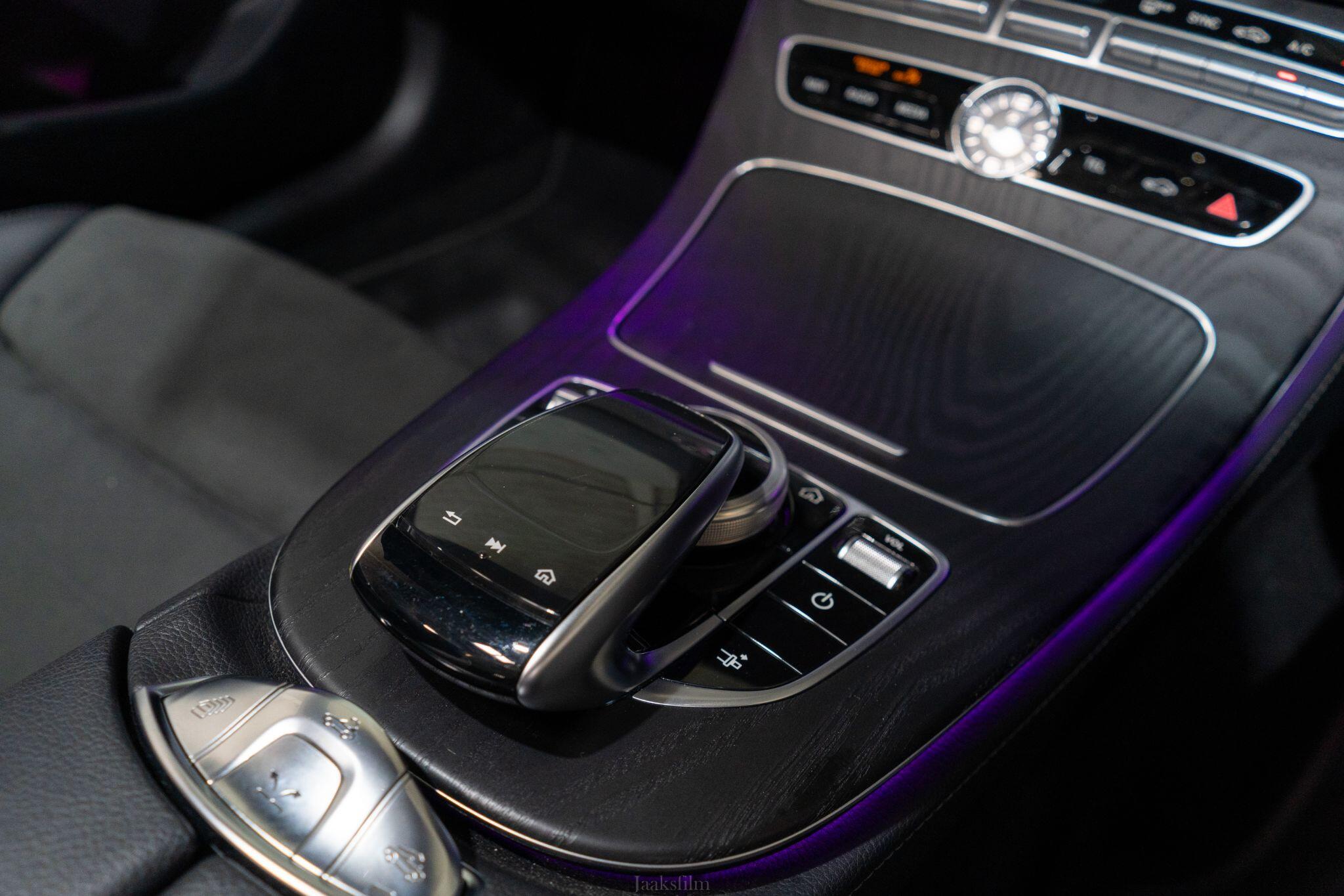 Mercedes-Benz E-Class view 28