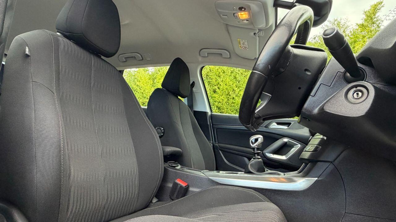 Peugeot 308 view 11