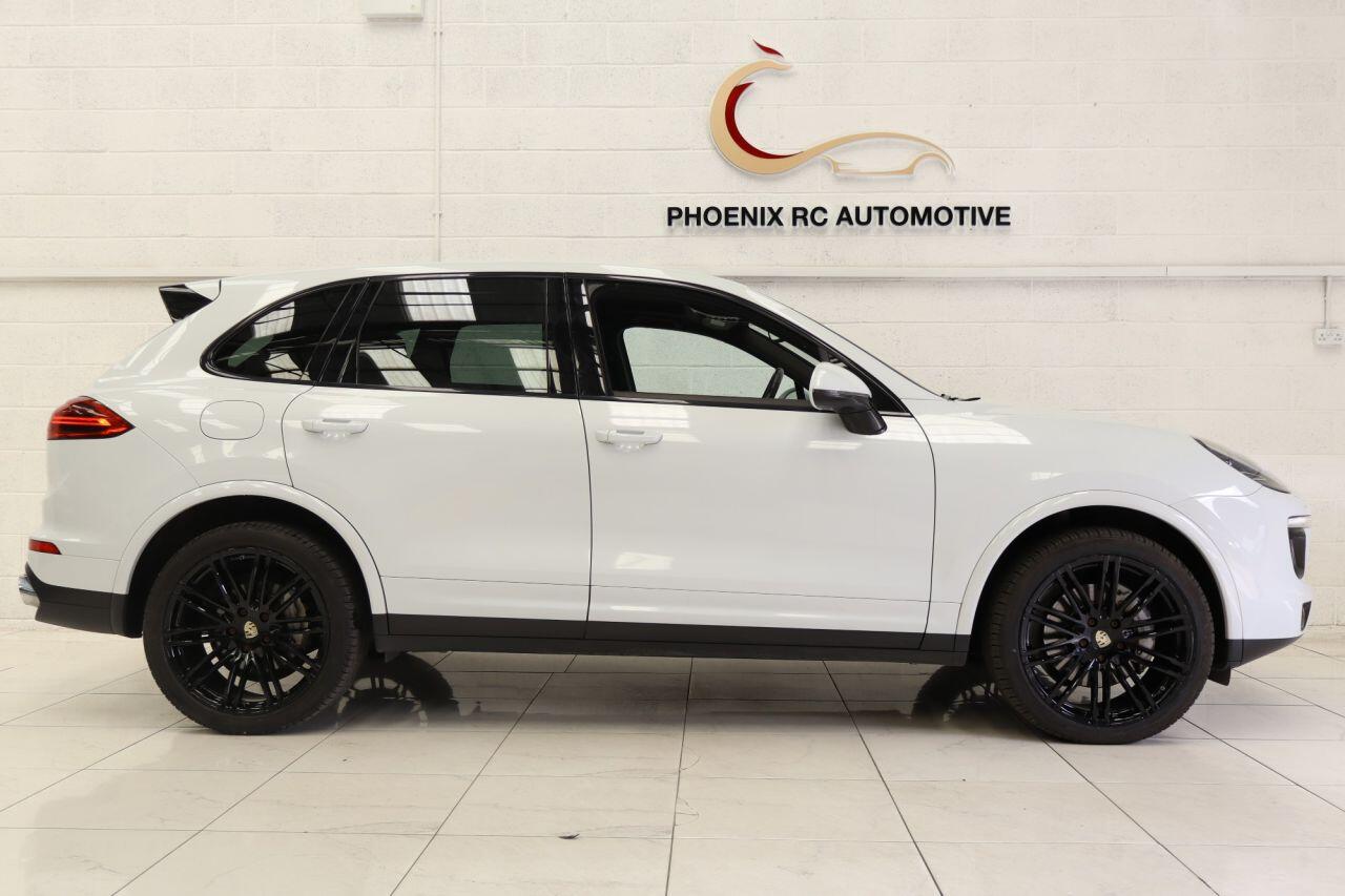 Porsche Cayenne view 3