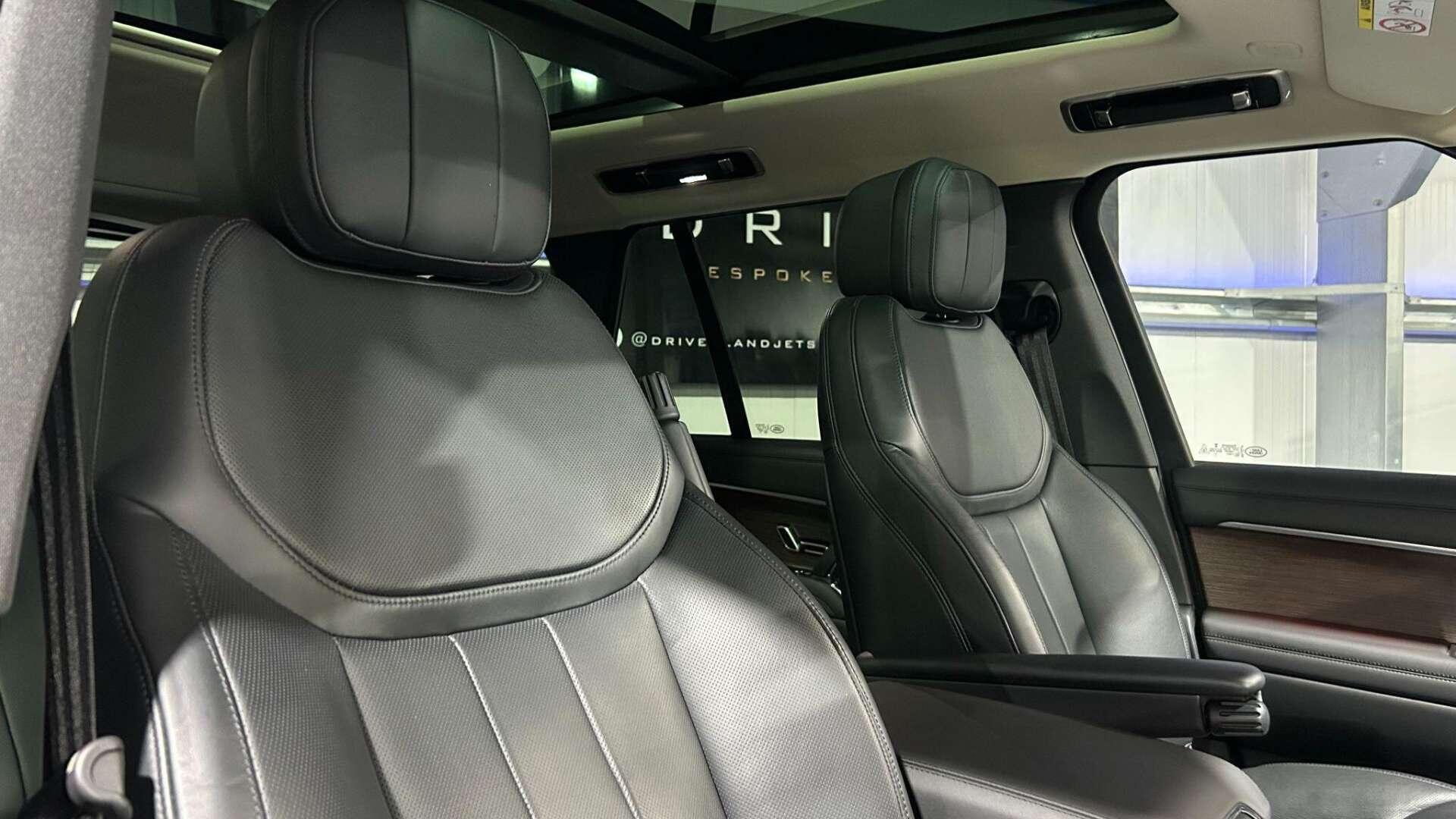 Land Rover Range Rover view 19