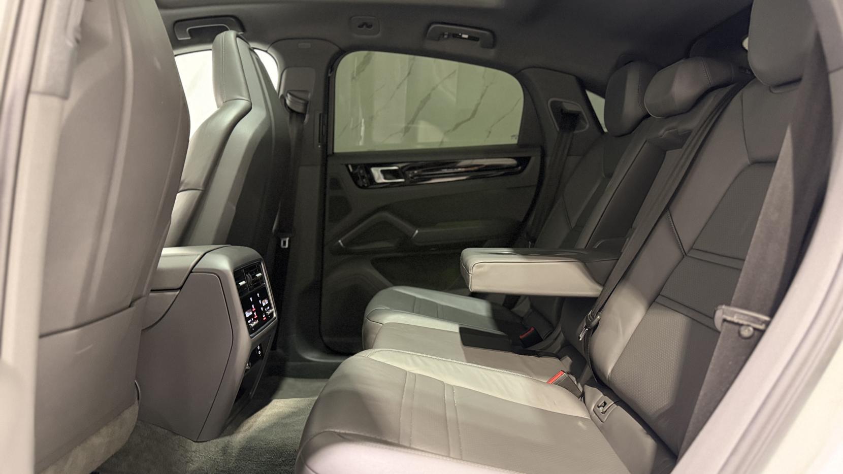 Porsche Cayenne view 10