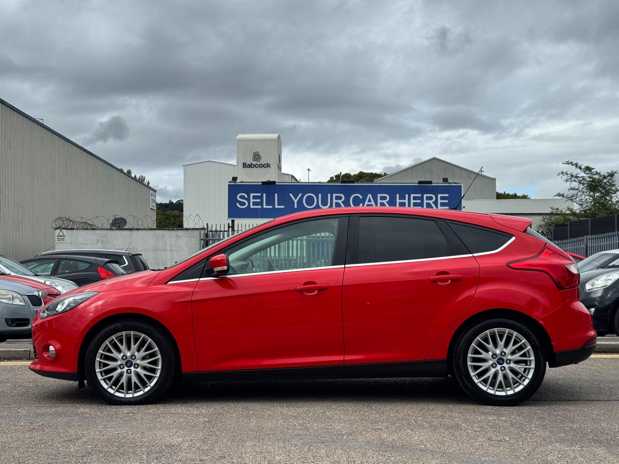 Ford Focus view 12