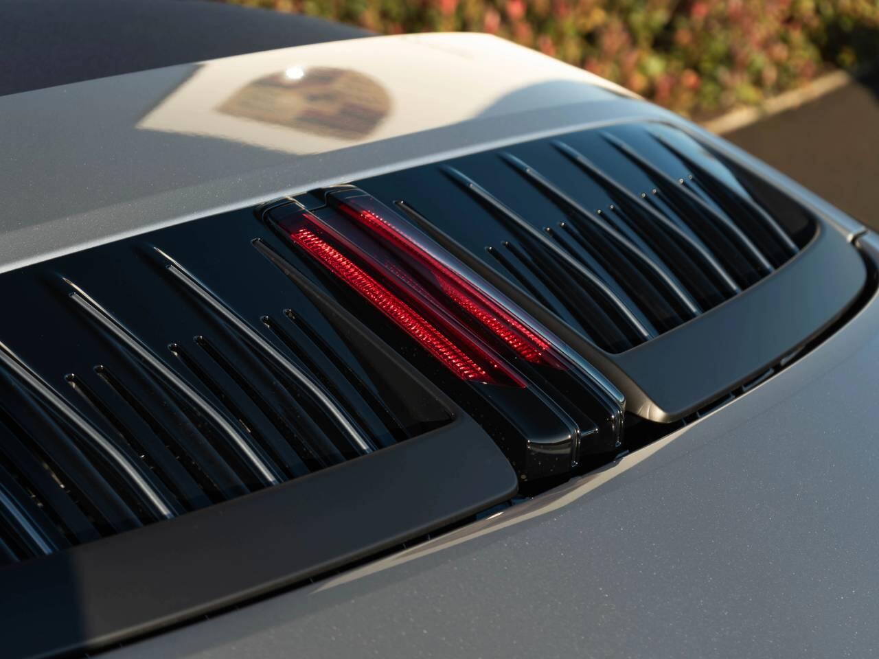 Porsche 911 view 17