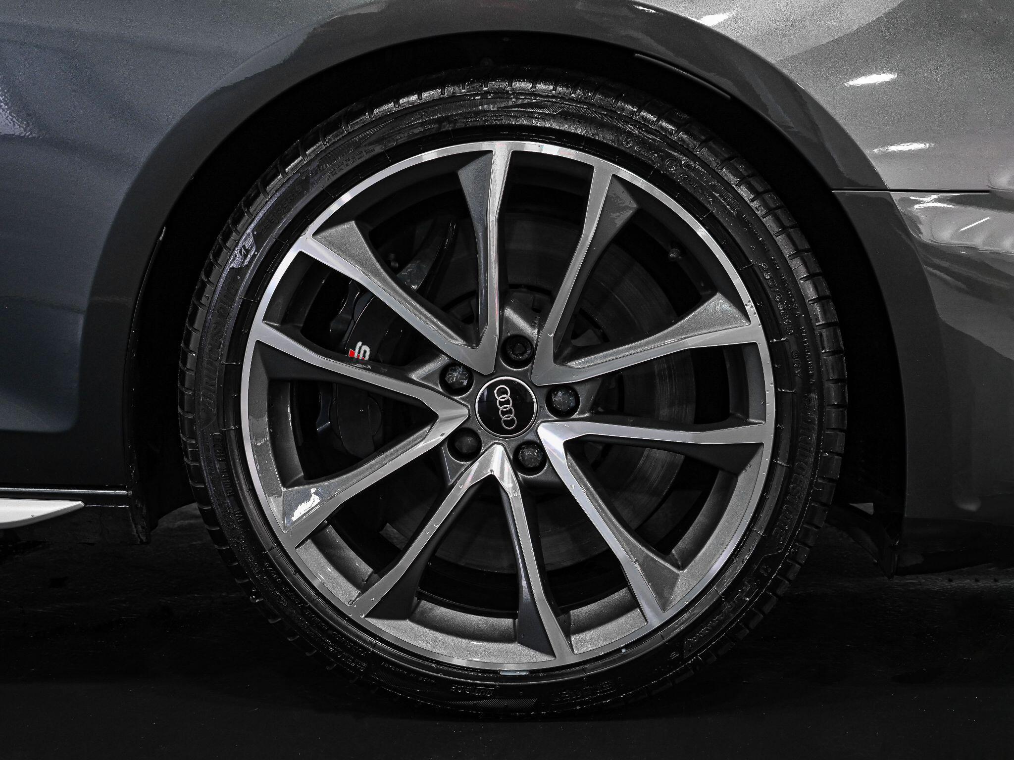 Audi S4 view 6