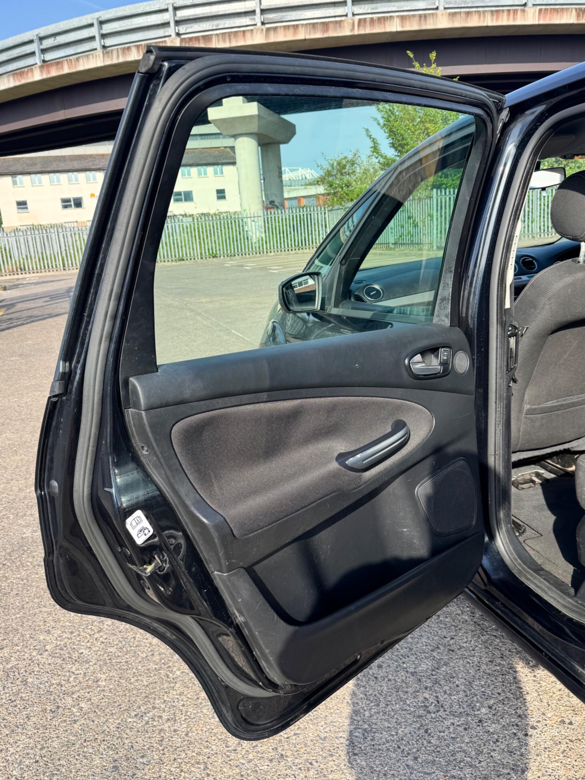 Ford S-Max view 37