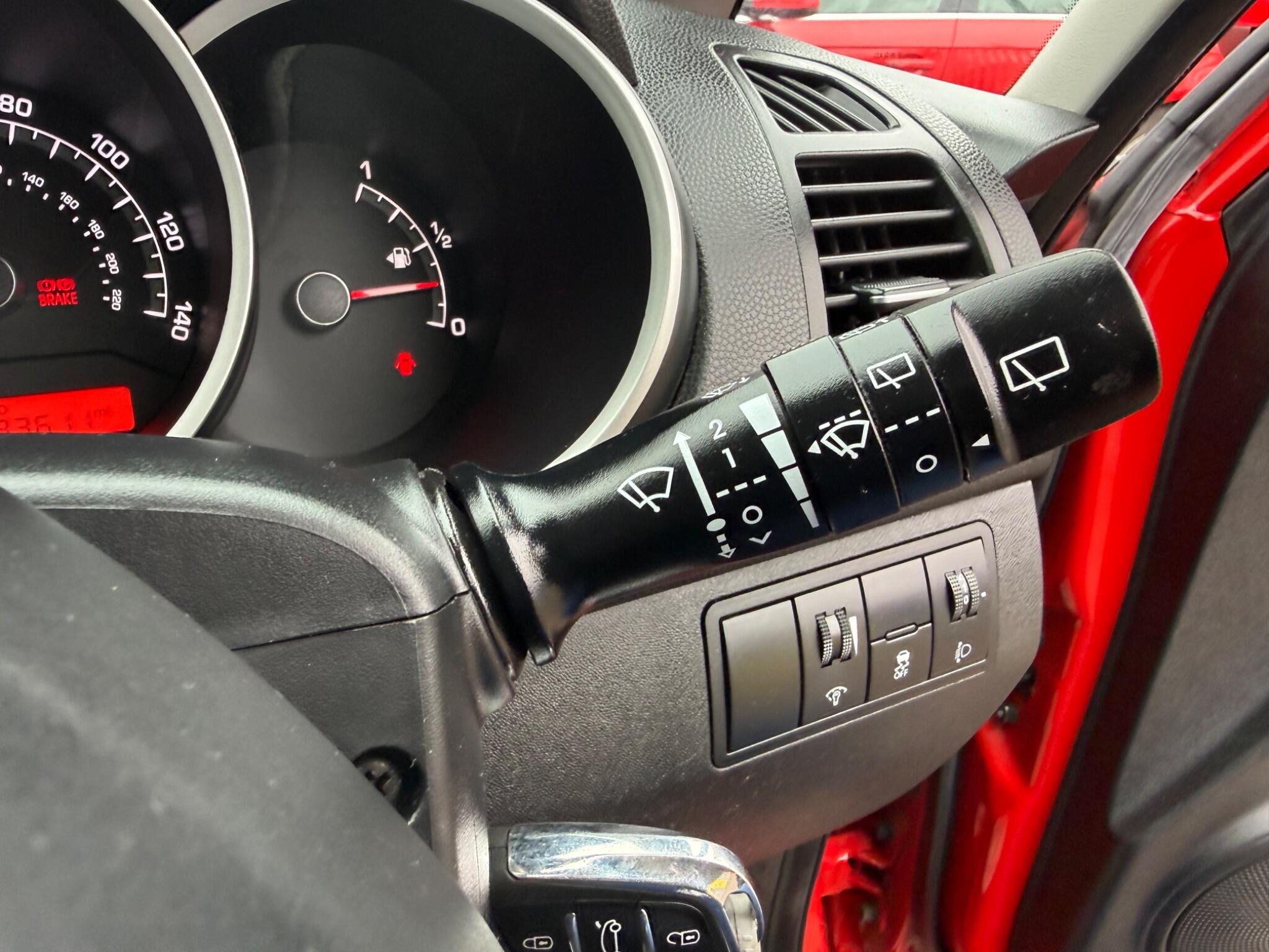 2010 Kia Venga image 13