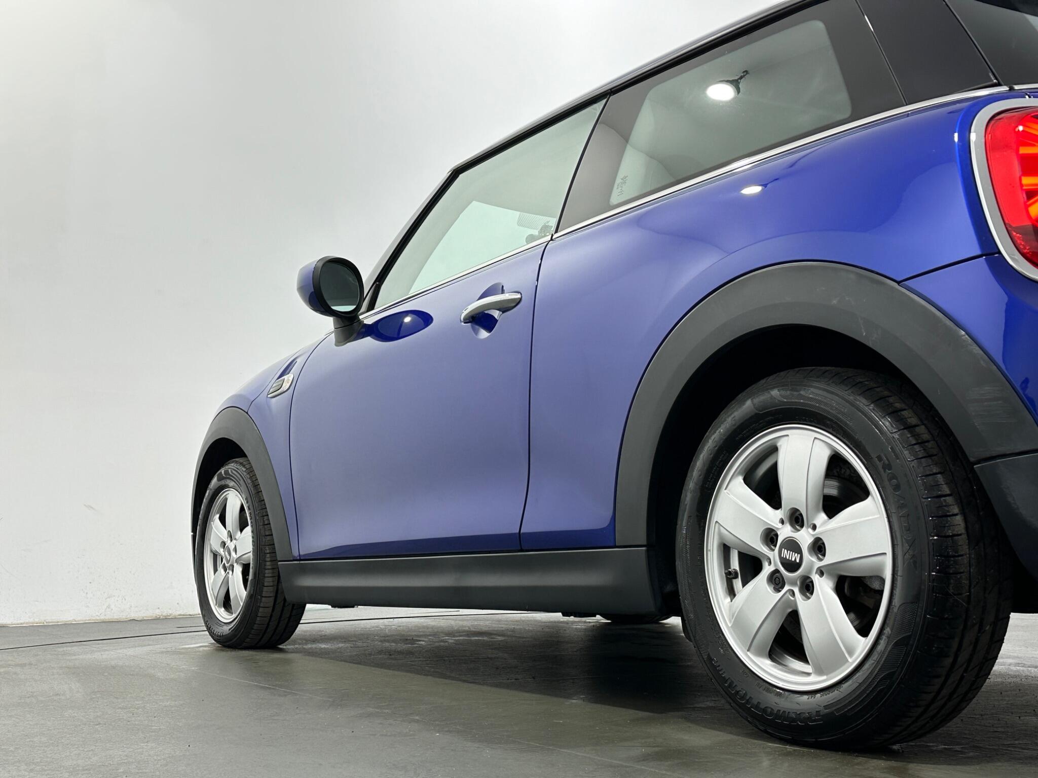 Mini Hatch view 43
