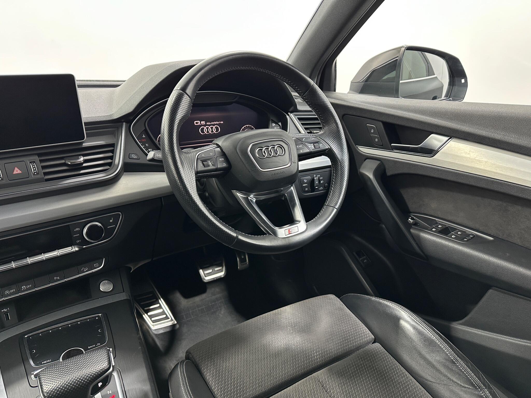 Audi Q5 view 12
