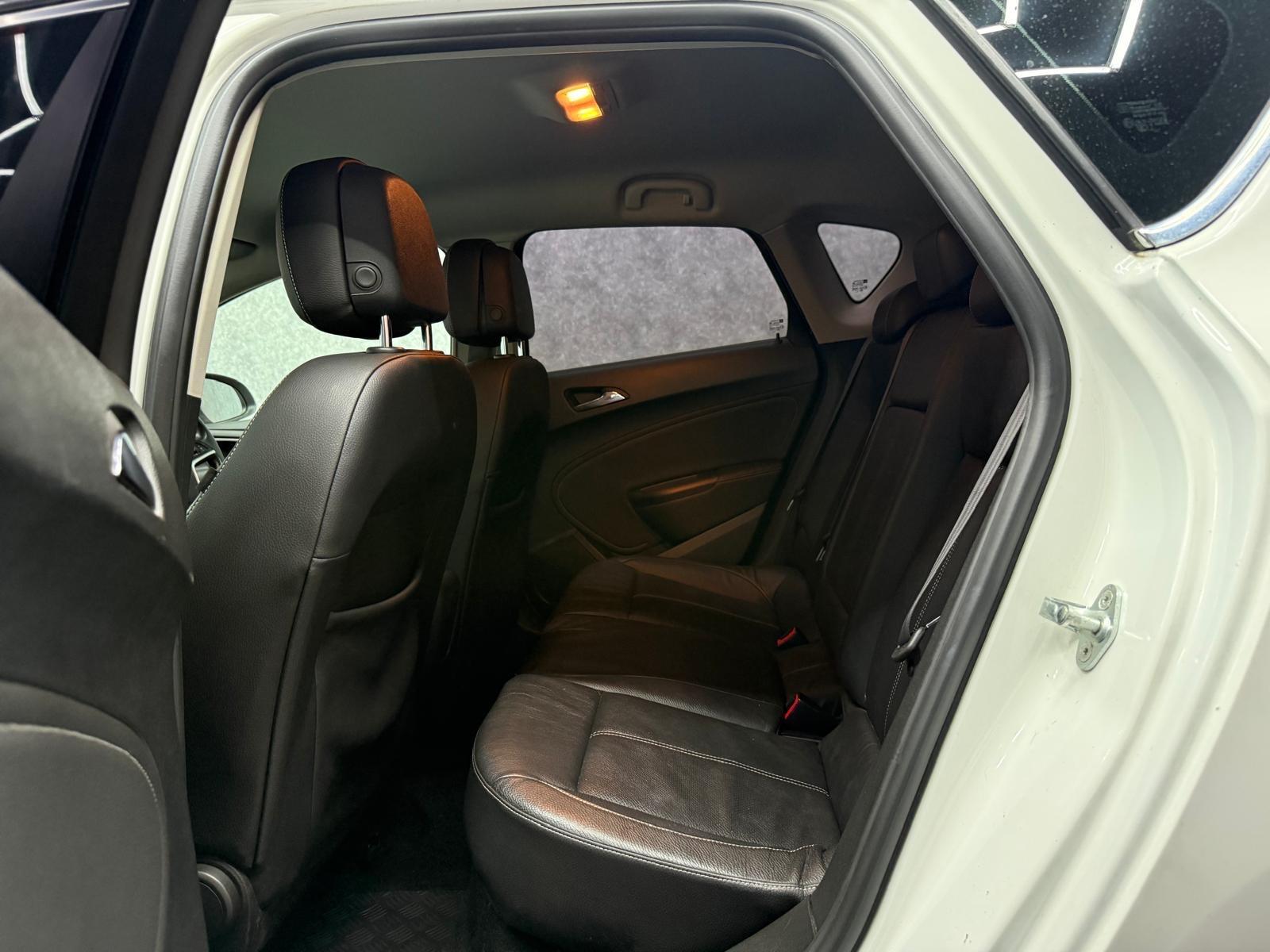 Vauxhall Astra view 9