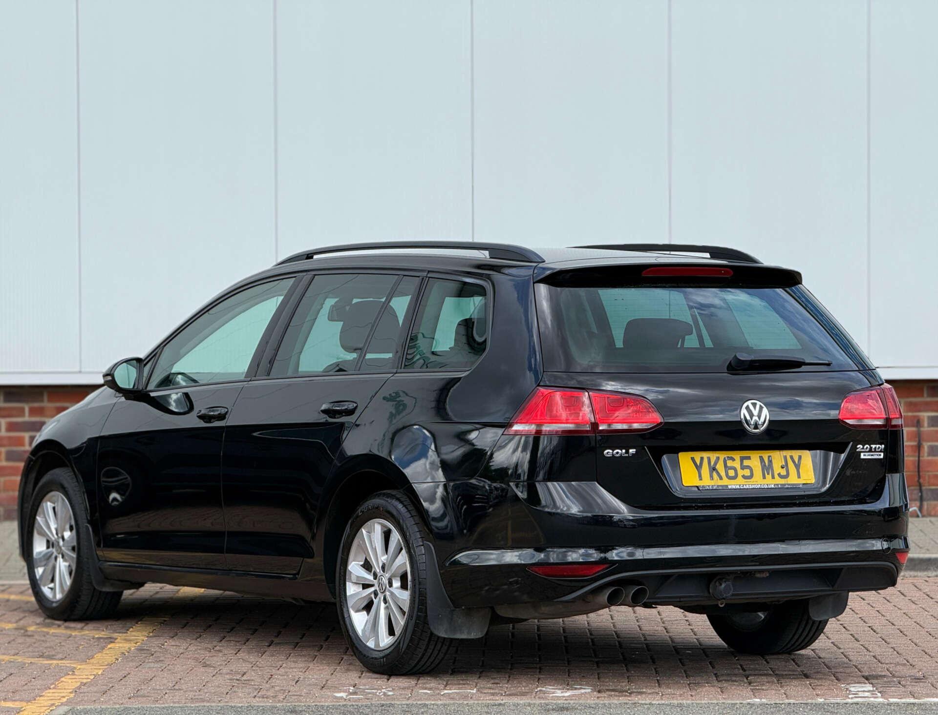 Volkswagen Golf view 4