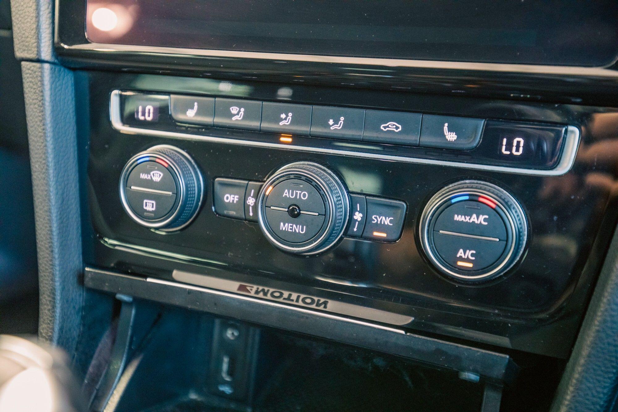 Volkswagen Golf view 24