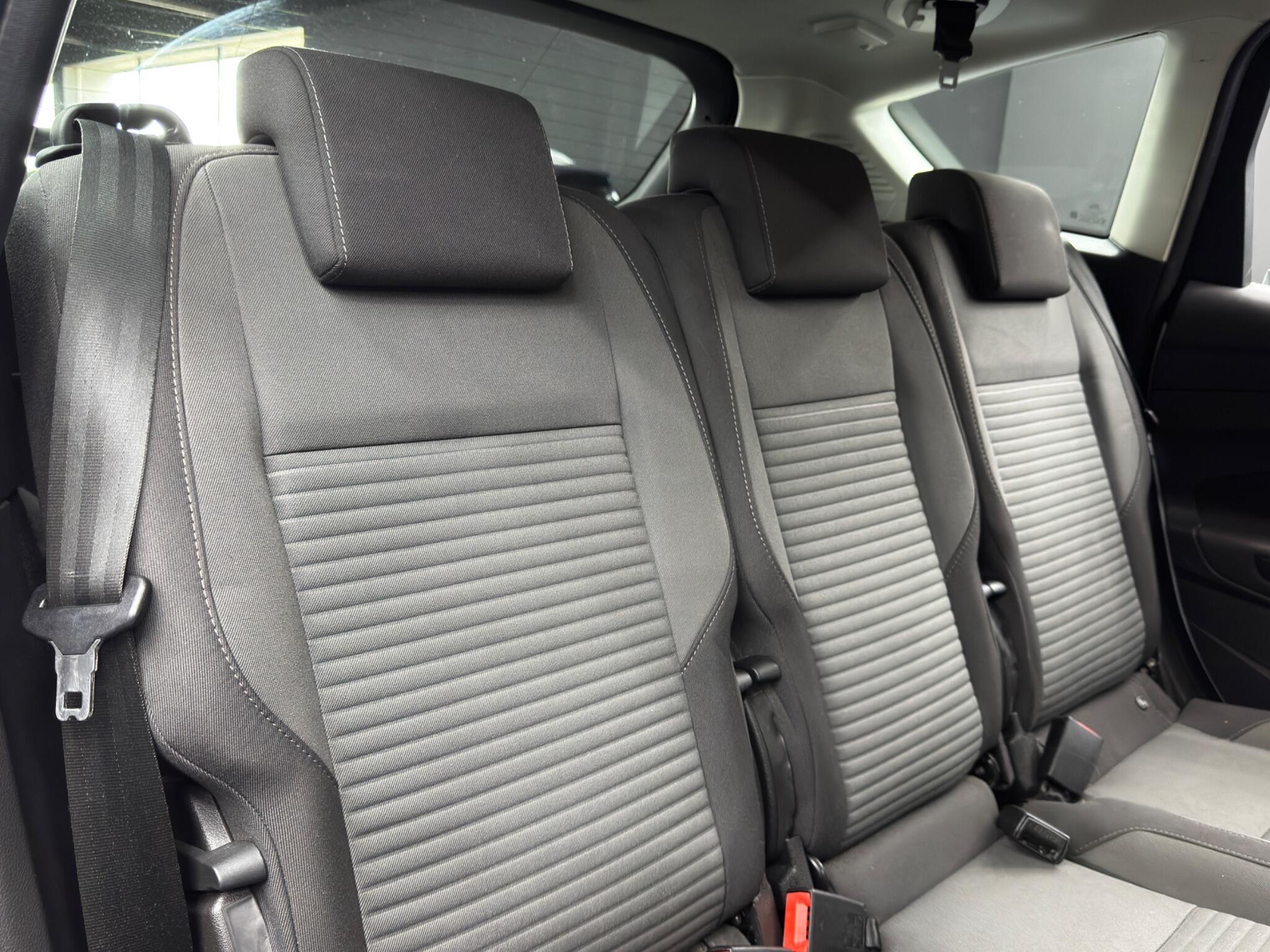 Ford C-Max view 15