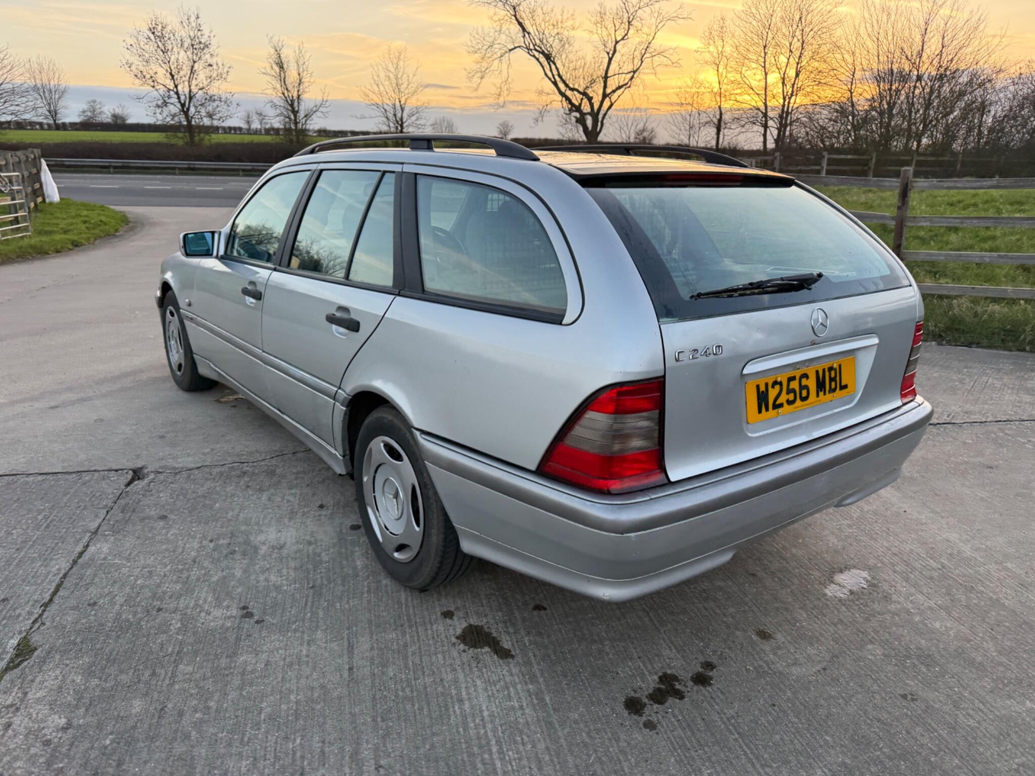 Mercedes-Benz C Class 2.4 C240 Classic 5dr — photo 10 of 66