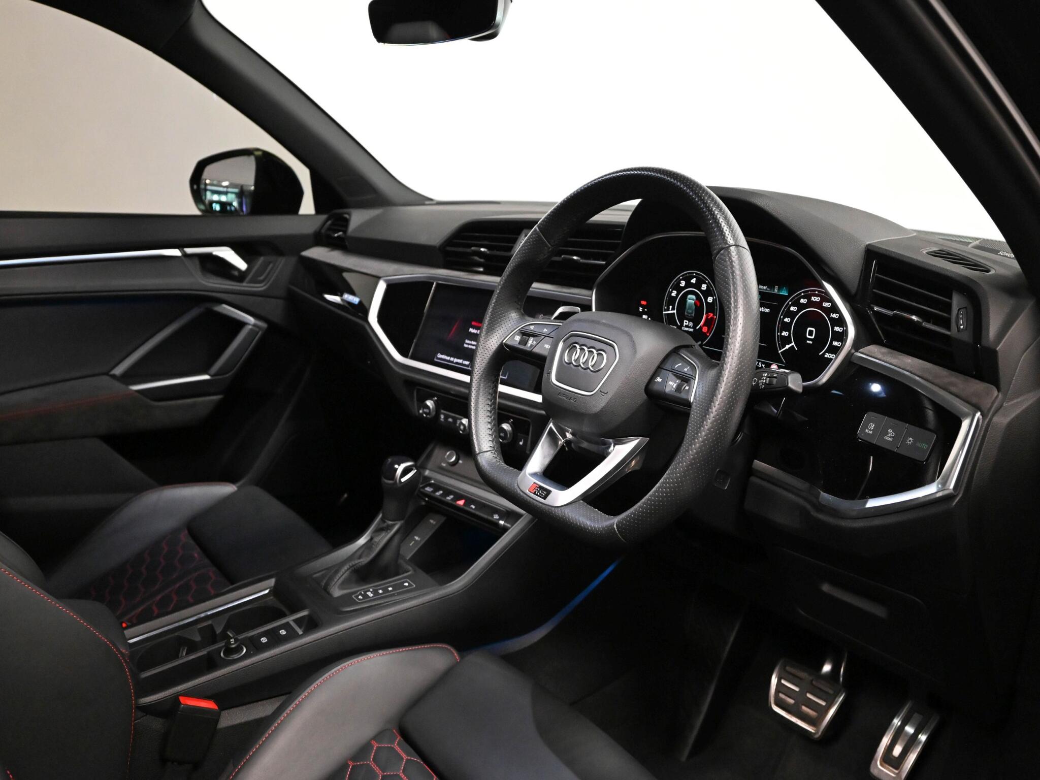 Audi RS Q3 view 36