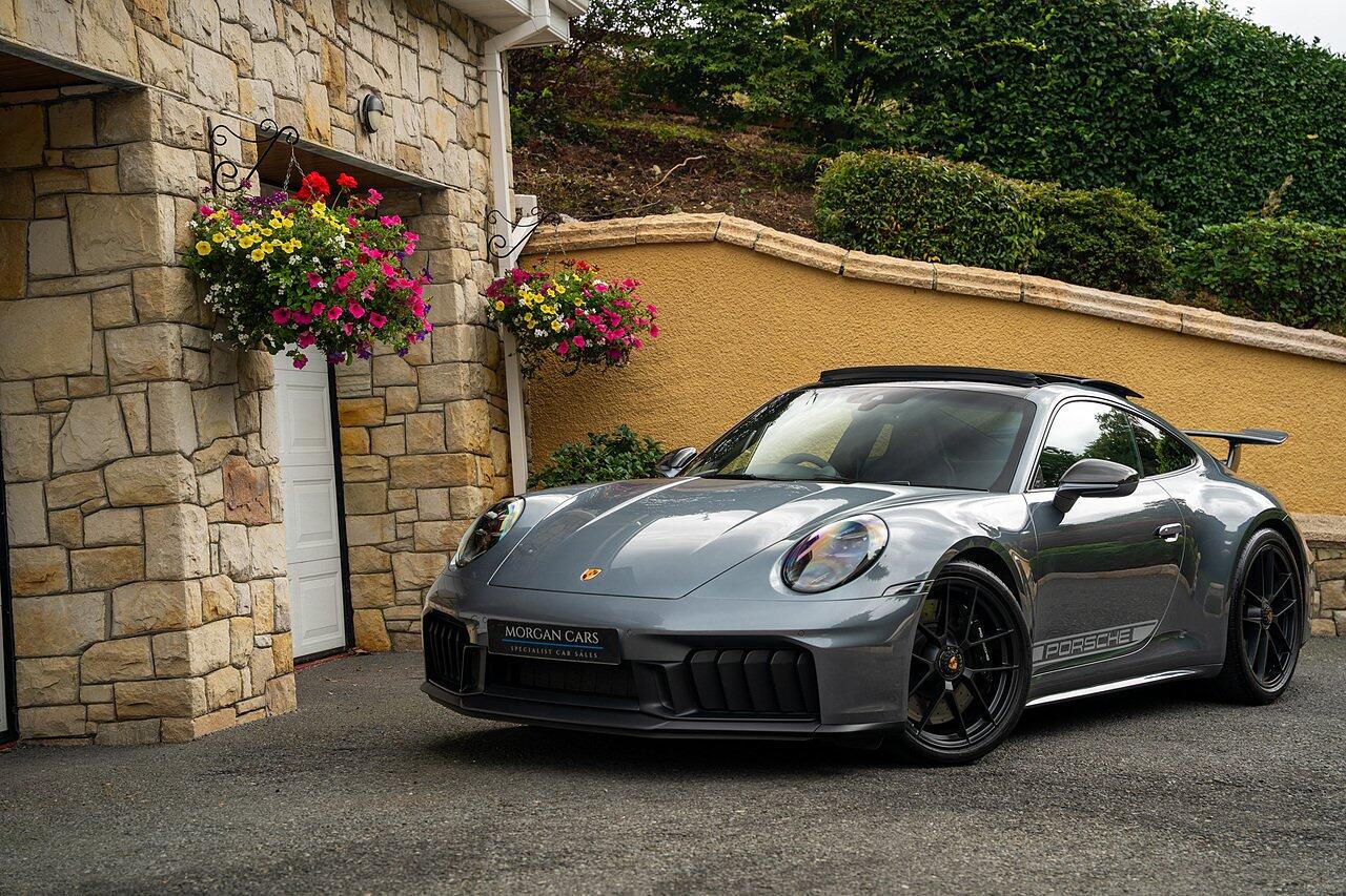 Porsche 911 view 105