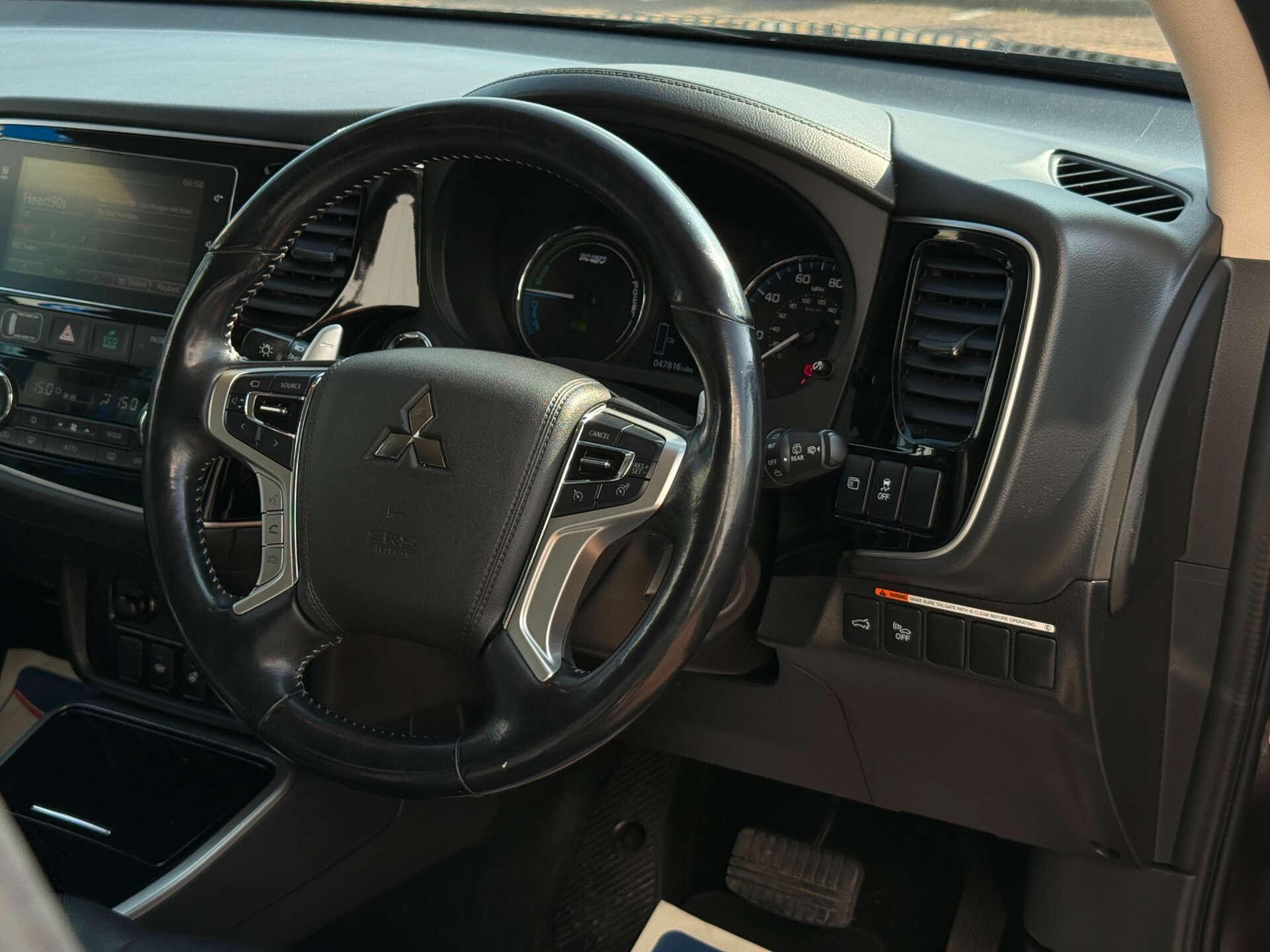 Mitsubishi Outlander view 45