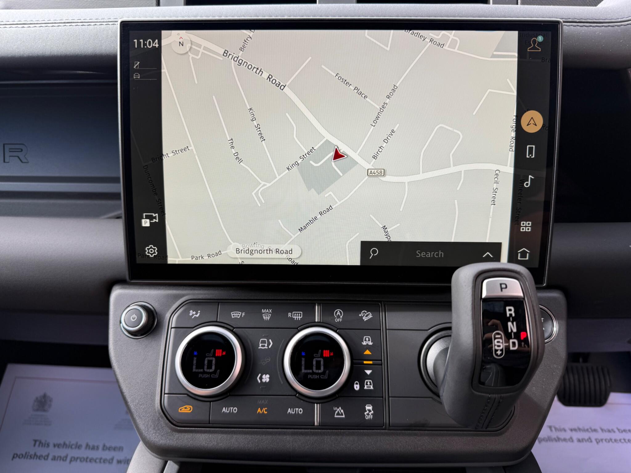 Land Rover Defender 110 view 11