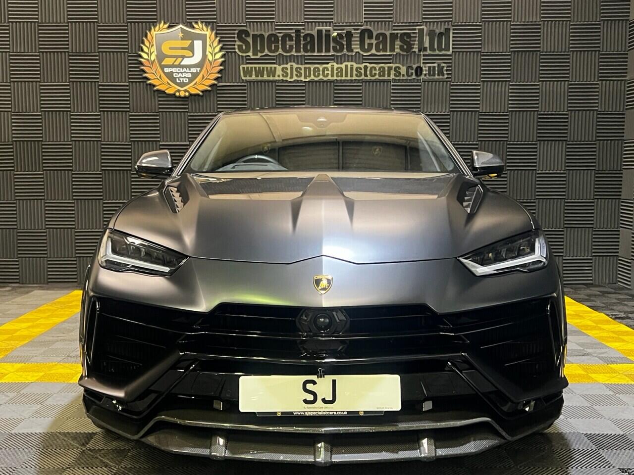 Lamborghini Urus view 4