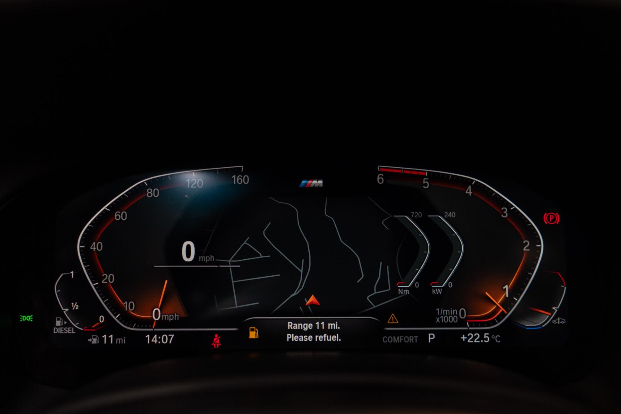 BMW 7 Series view 36