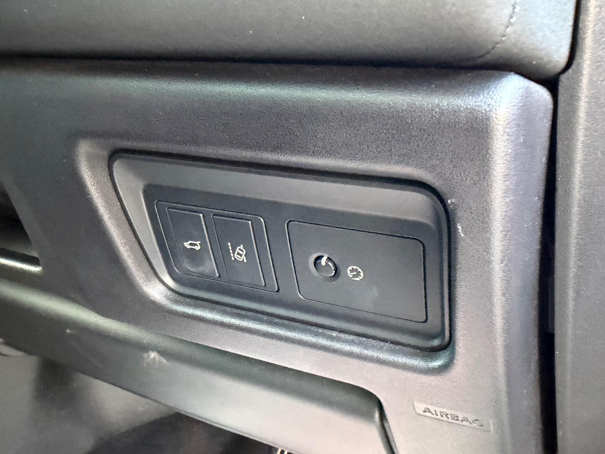 Land Rover Discovery Sport view 18