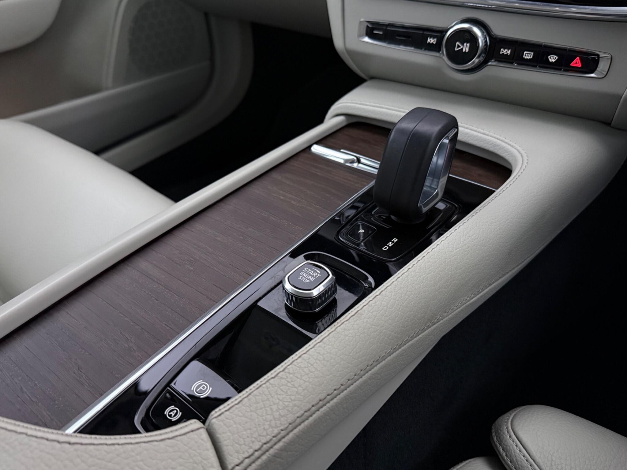 Volvo V90 Cross Country view 21
