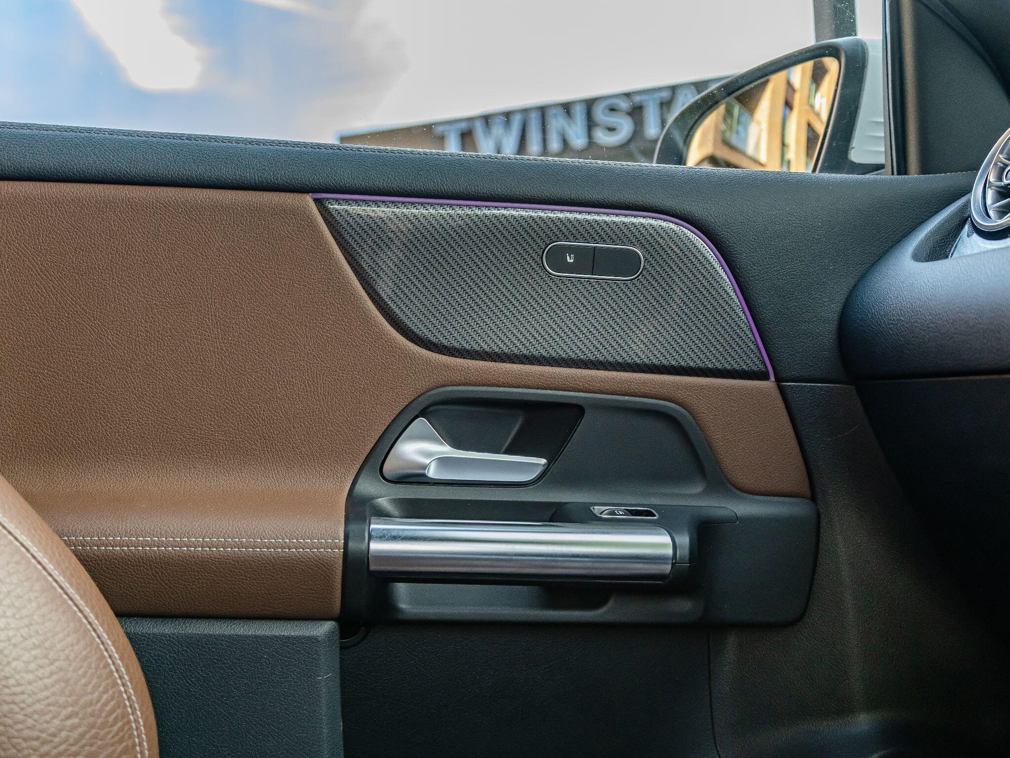 Mercedes-Benz GLA view 19
