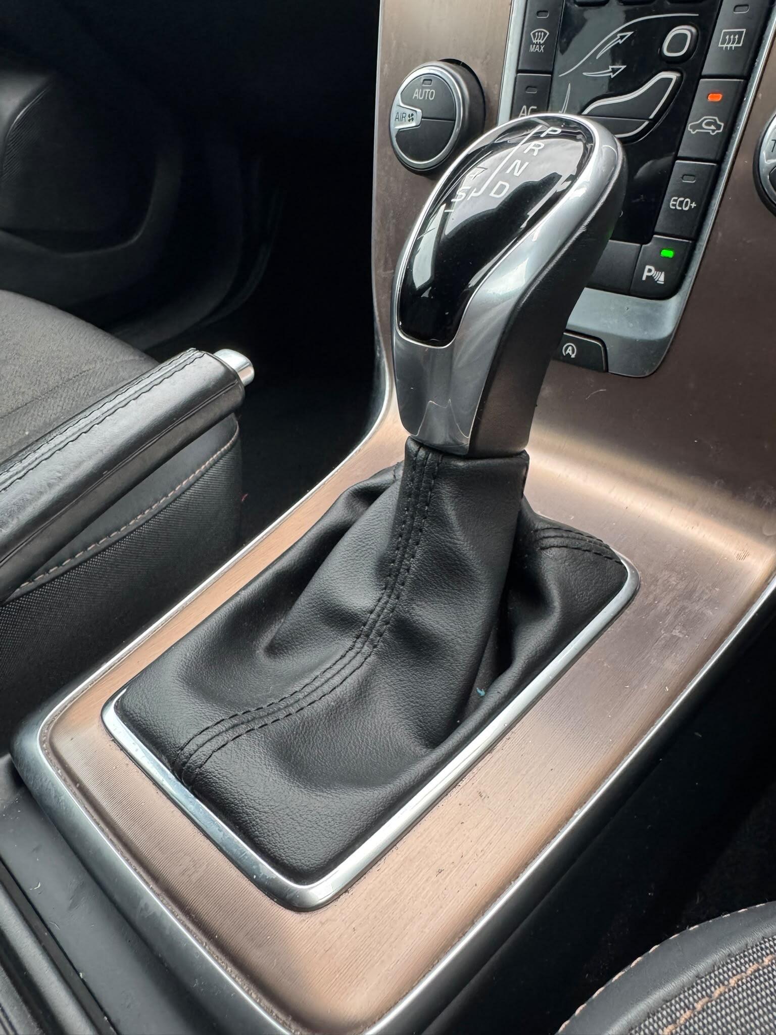 Volvo V40 Cross Country view 52