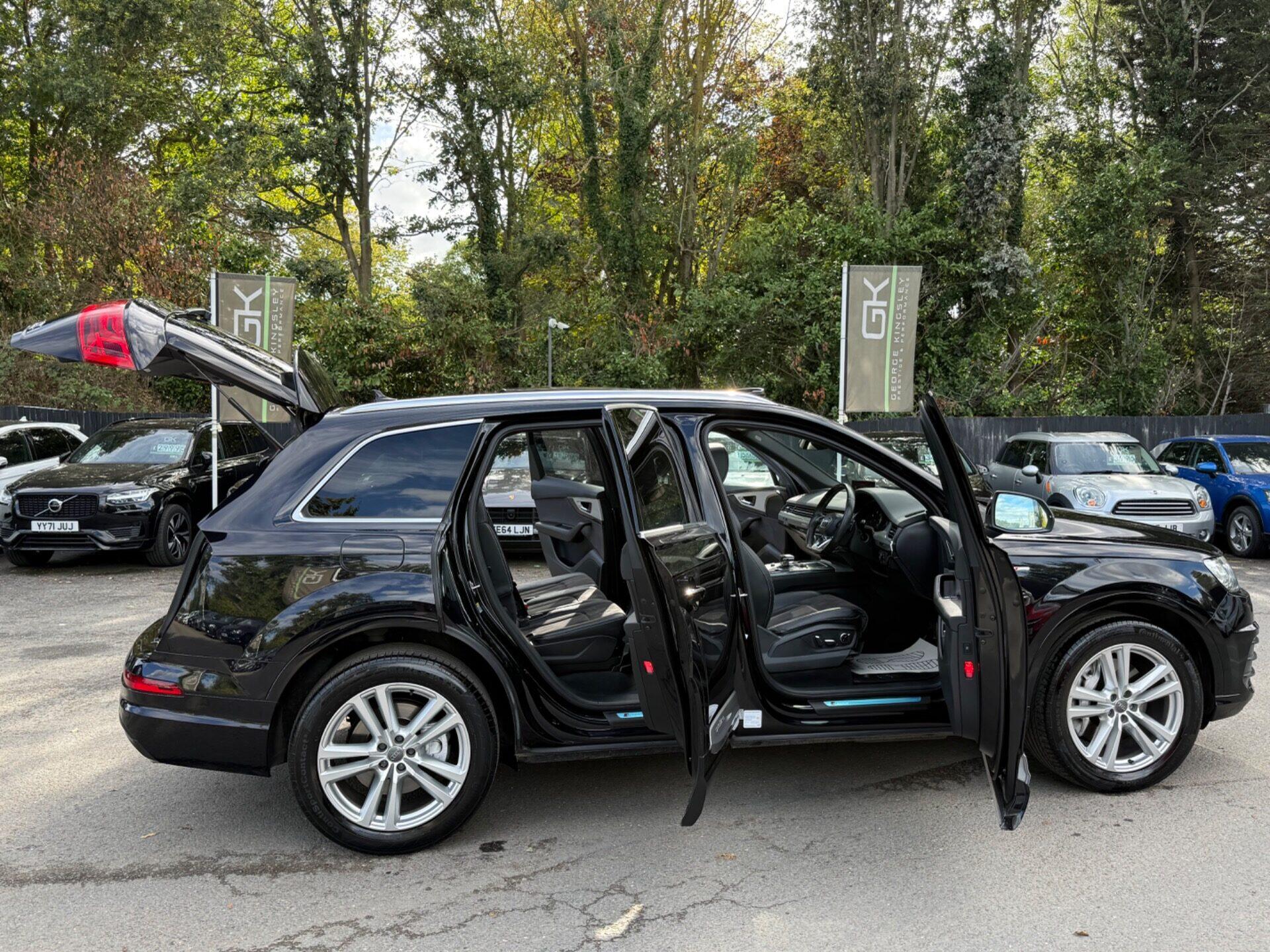 Audi Q7 view 22