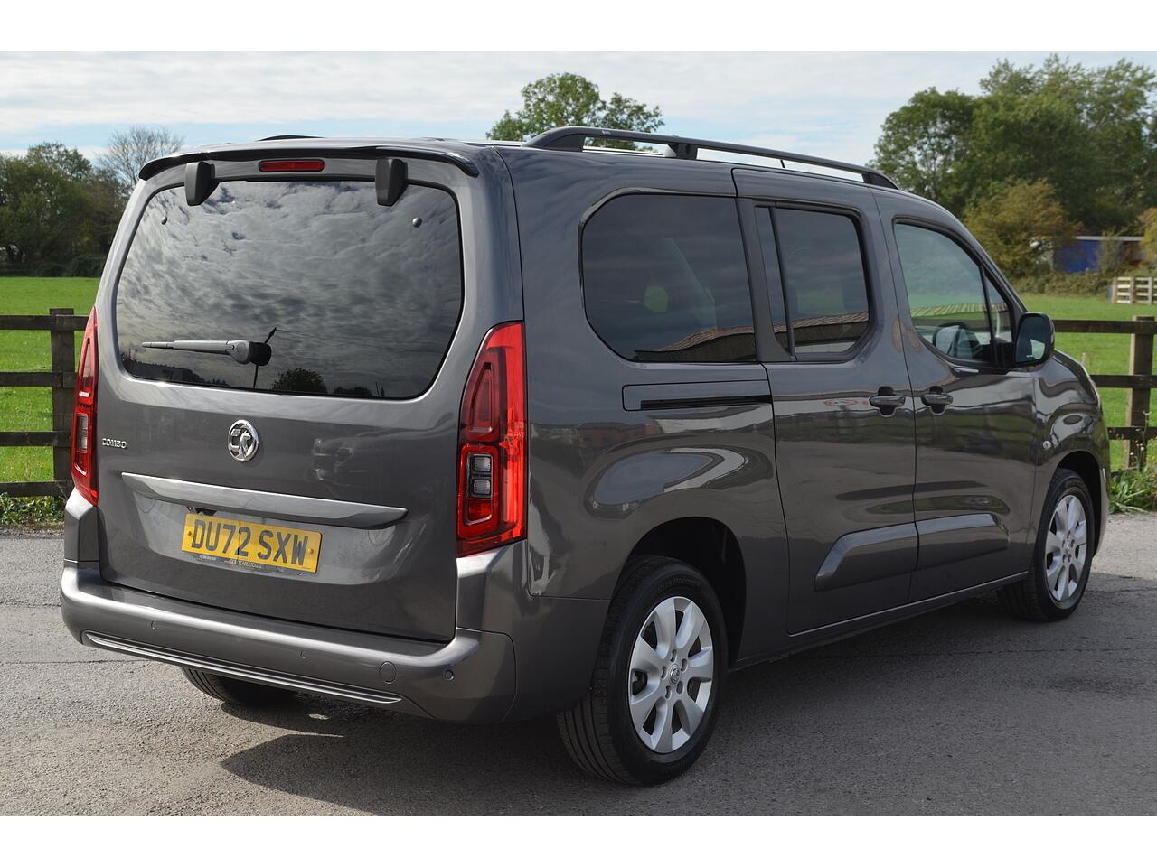 Vauxhall Combo Life view 9