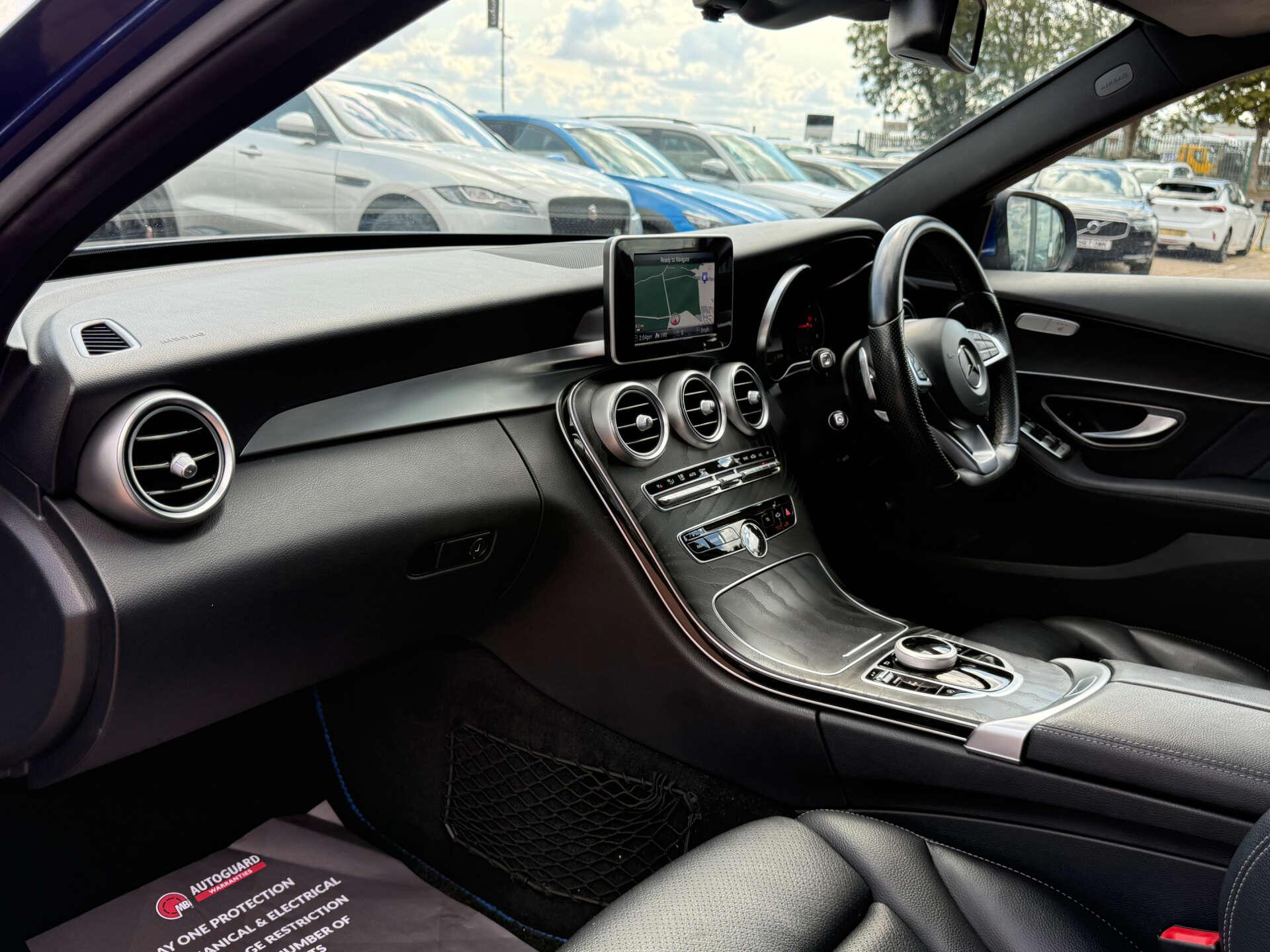 Mercedes-Benz C-Class view 79