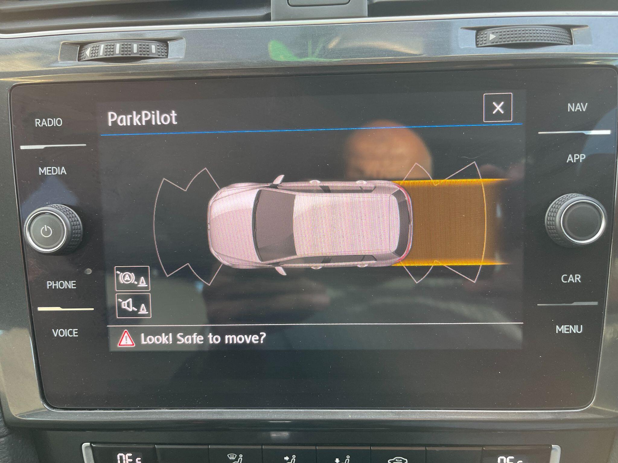 Volkswagen E-Golf view 48