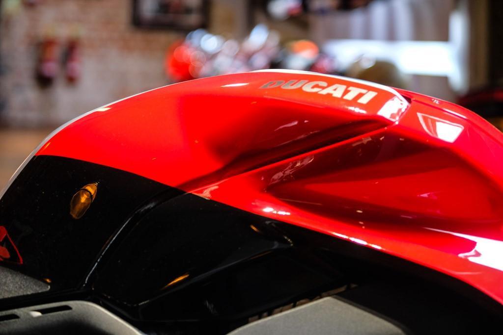 Ducati Panigale V4R view 9