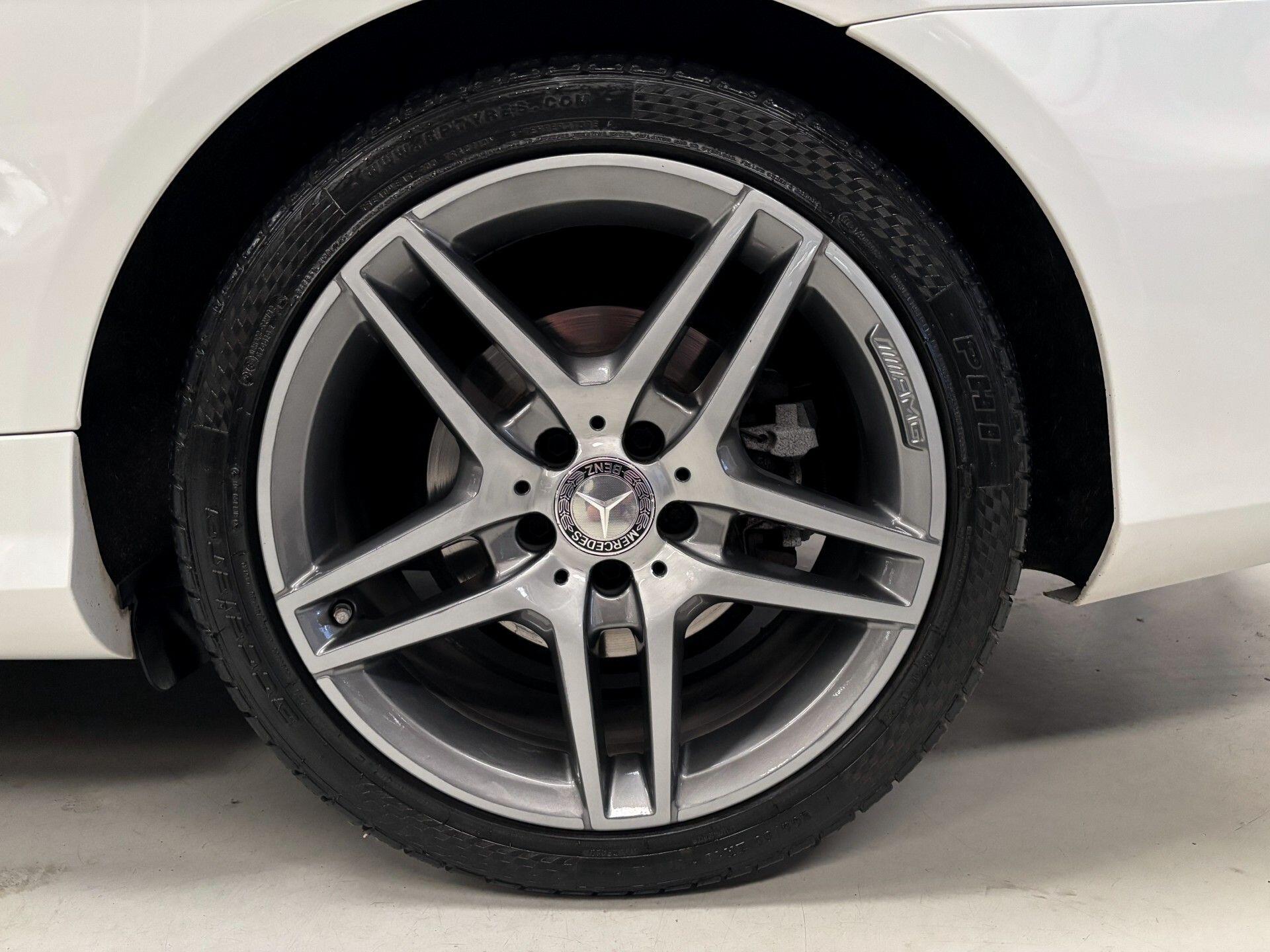 Mercedes-Benz E Class view 35