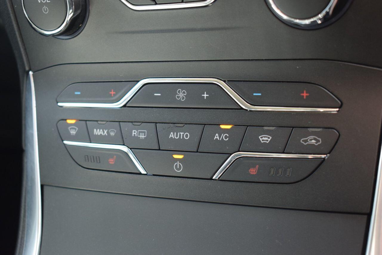 Ford Galaxy view 25