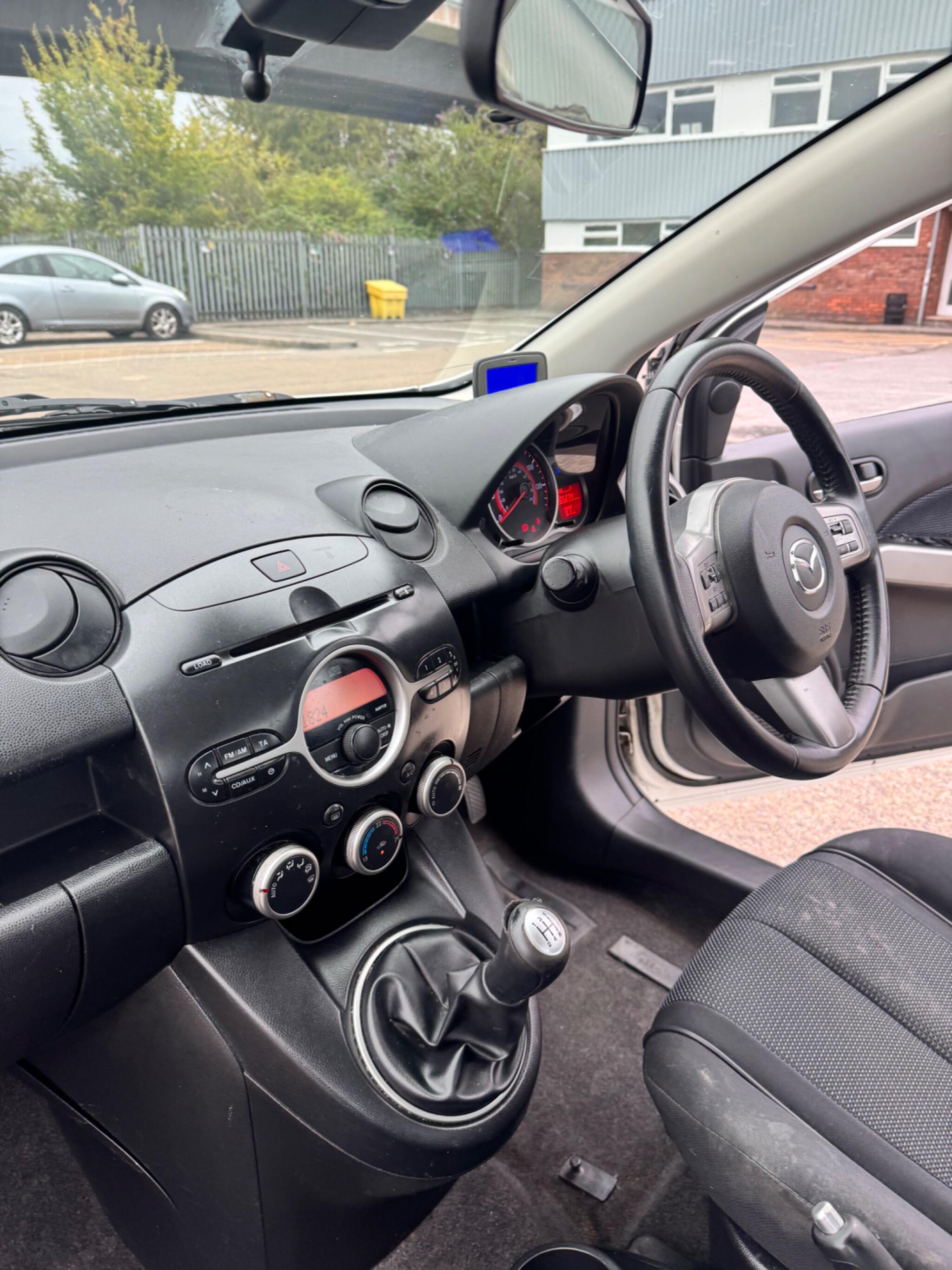 Mazda Mazda2 view 20