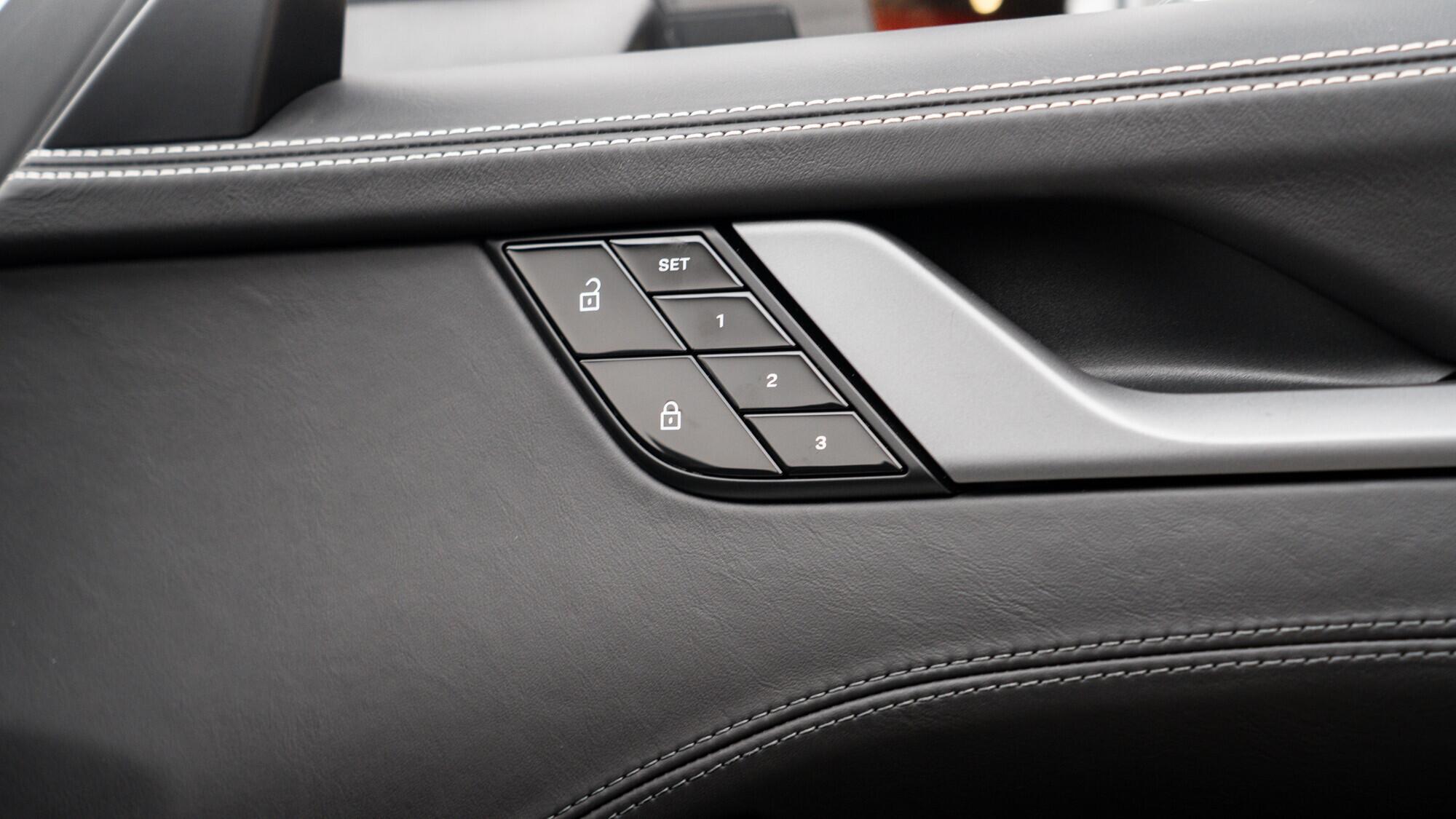 Porsche 911 view 37