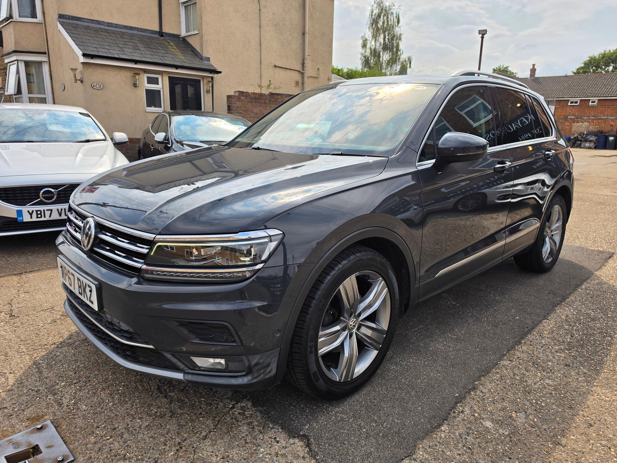 Volkswagen Tiguan view 12
