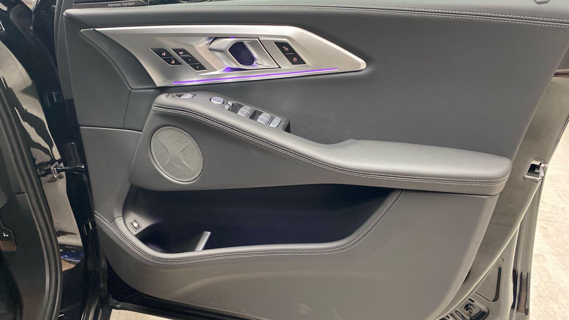 BMW XM view 27