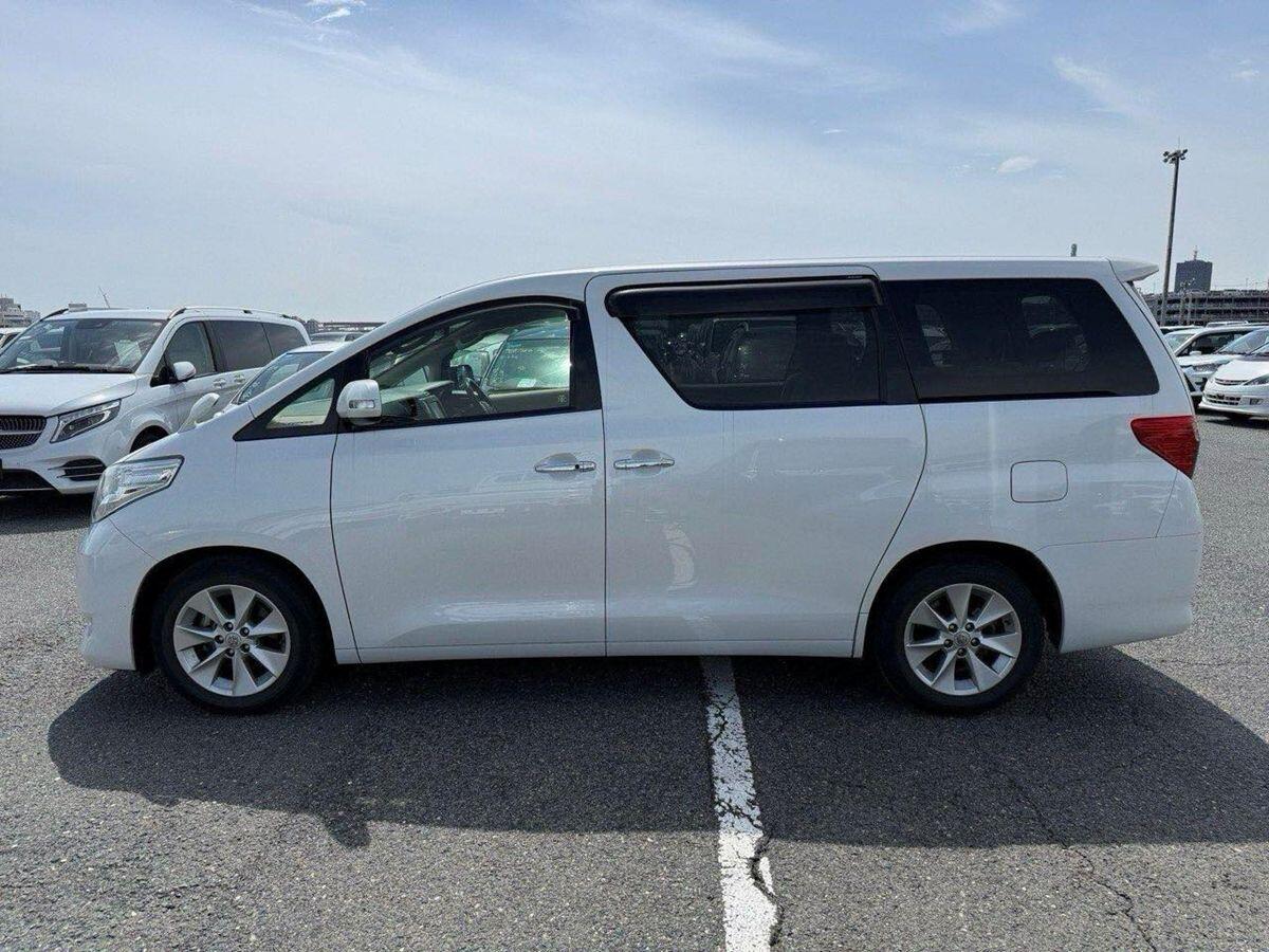 Toyota Alphard view 9