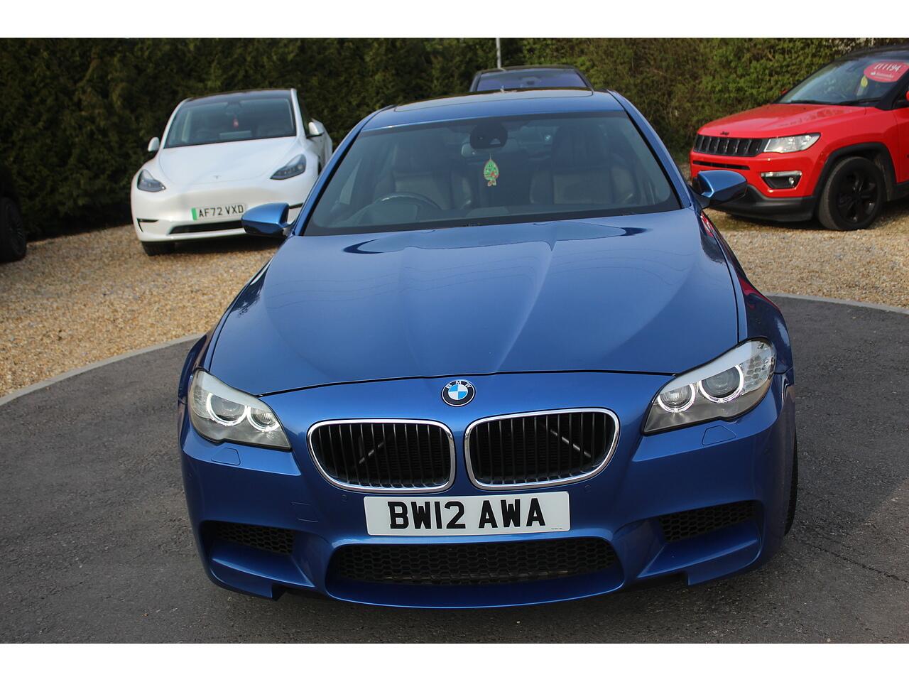 BMW M5 view 3