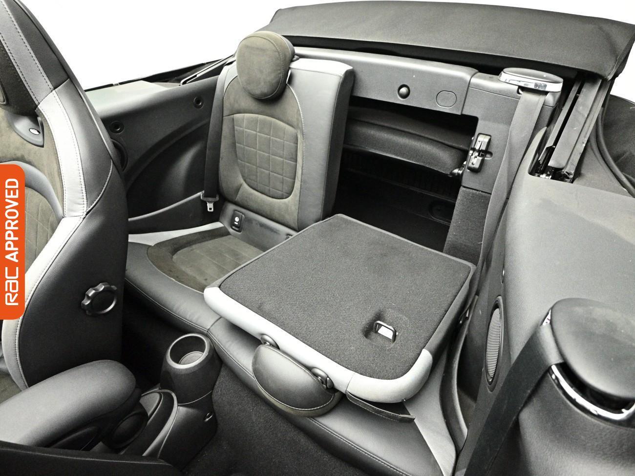 Mini Convertible view 29