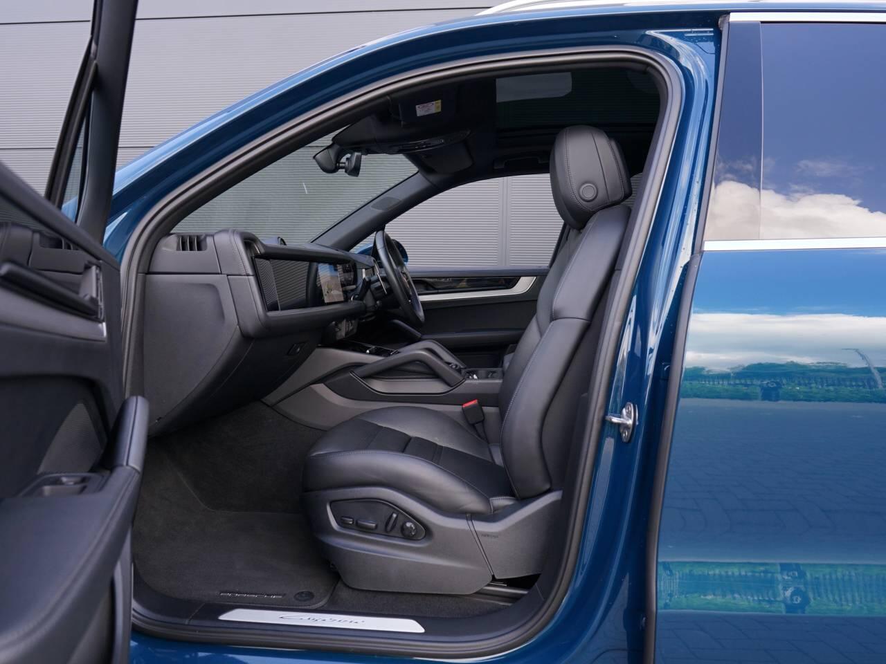 Porsche Cayenne view 15
