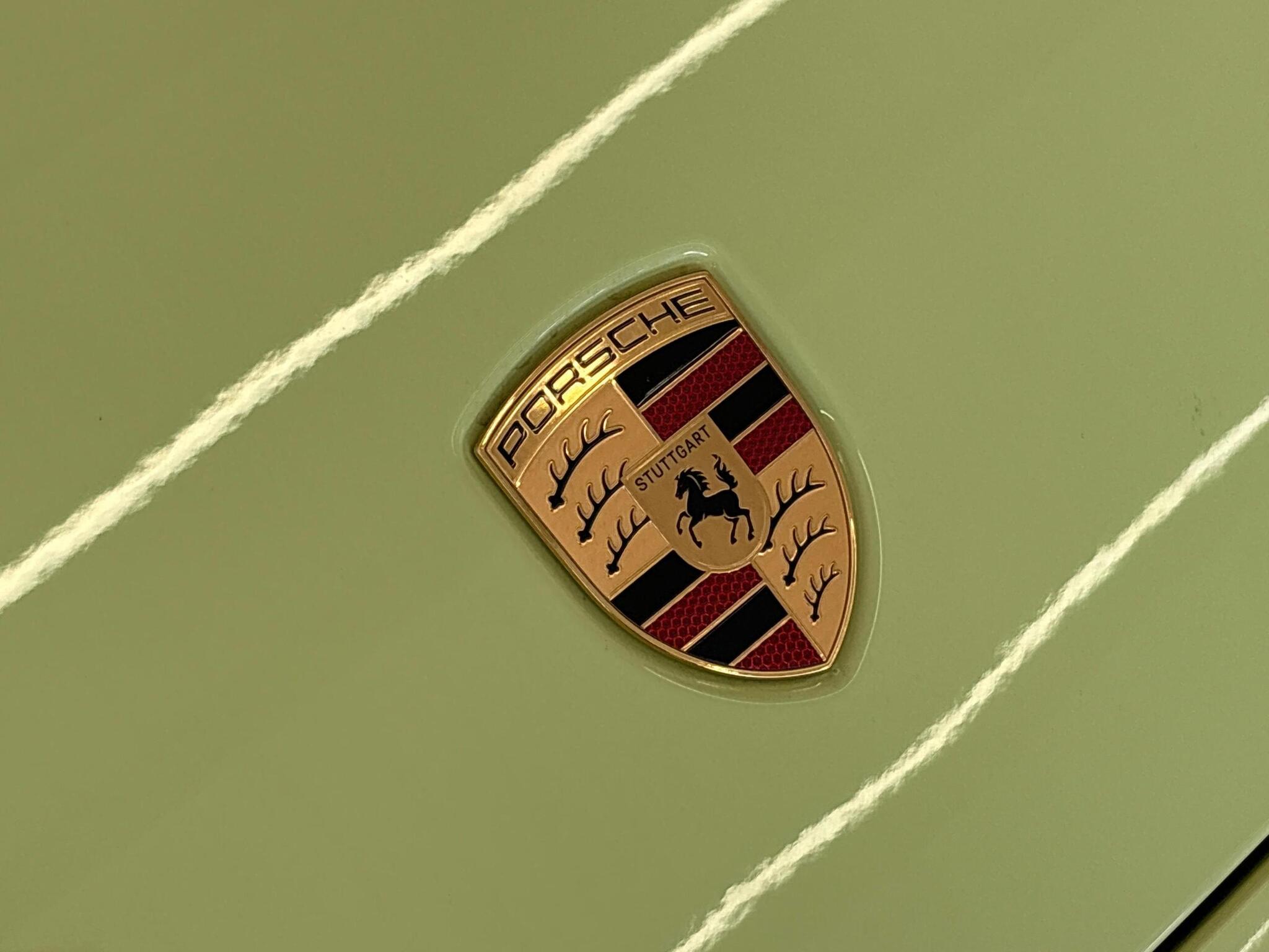 Porsche 911 view 41
