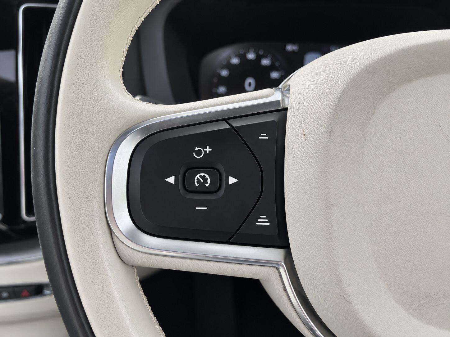 Volvo XC60 view 27