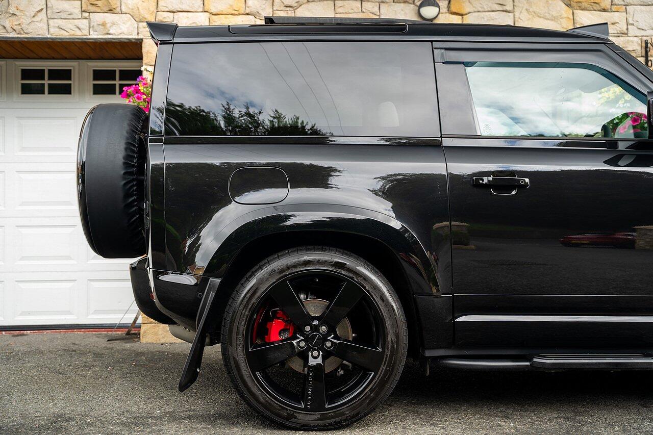 Land Rover Defender view 5
