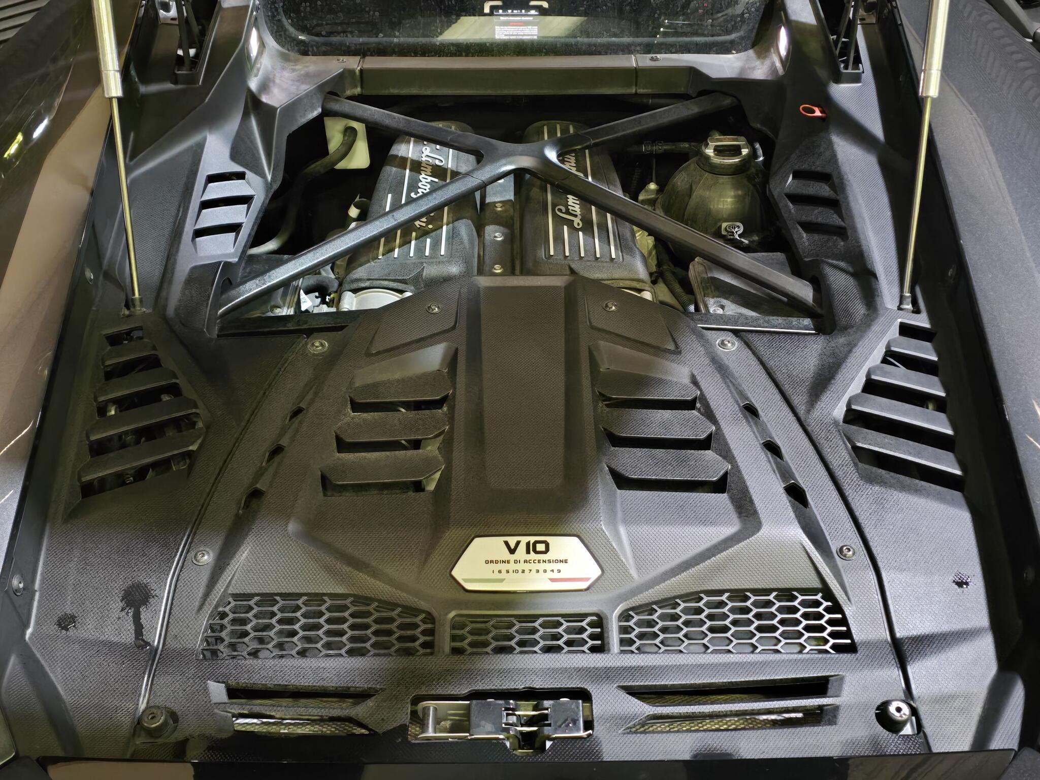 Lamborghini Huracan view 12