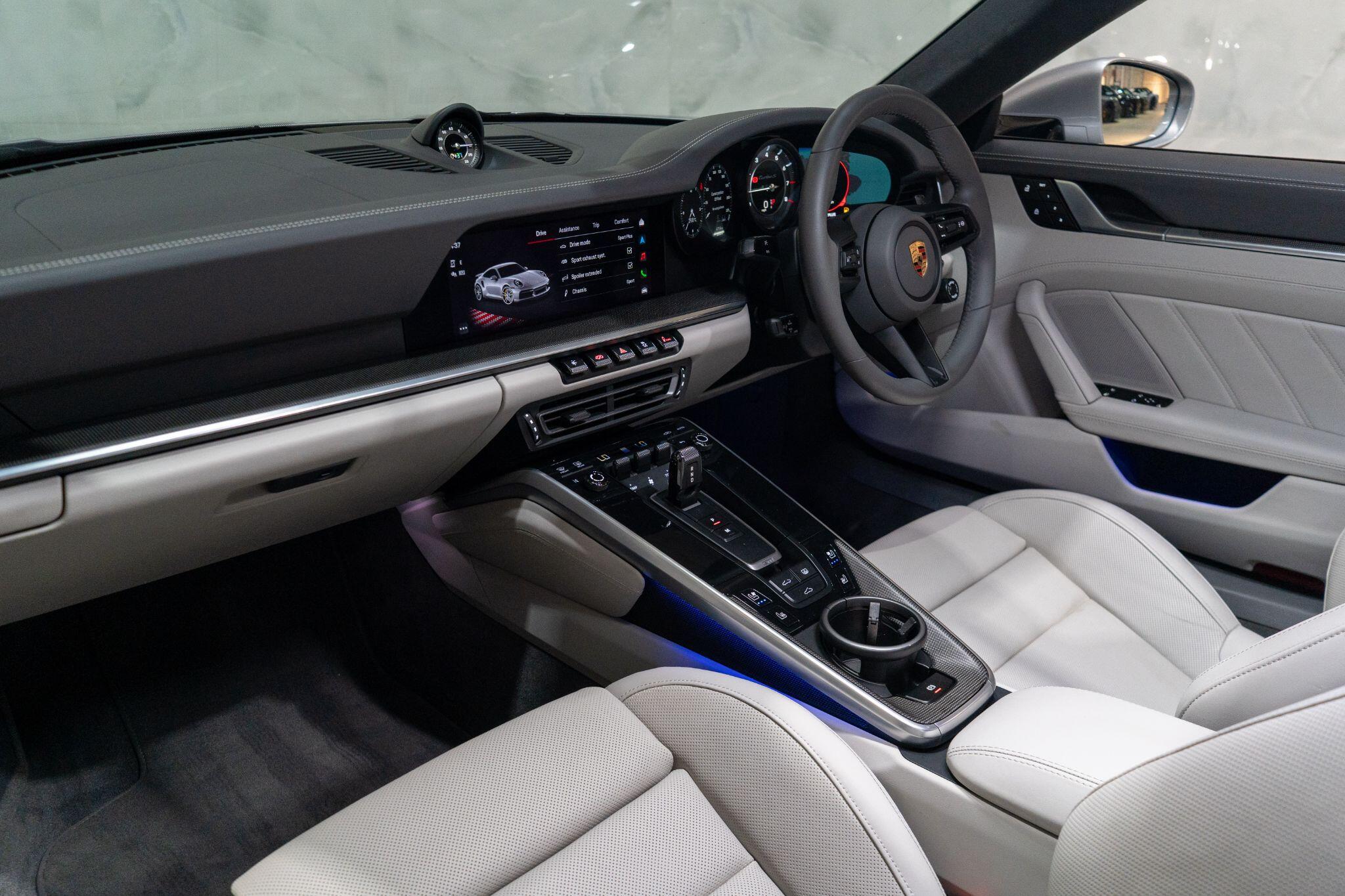 Porsche 911 view 10