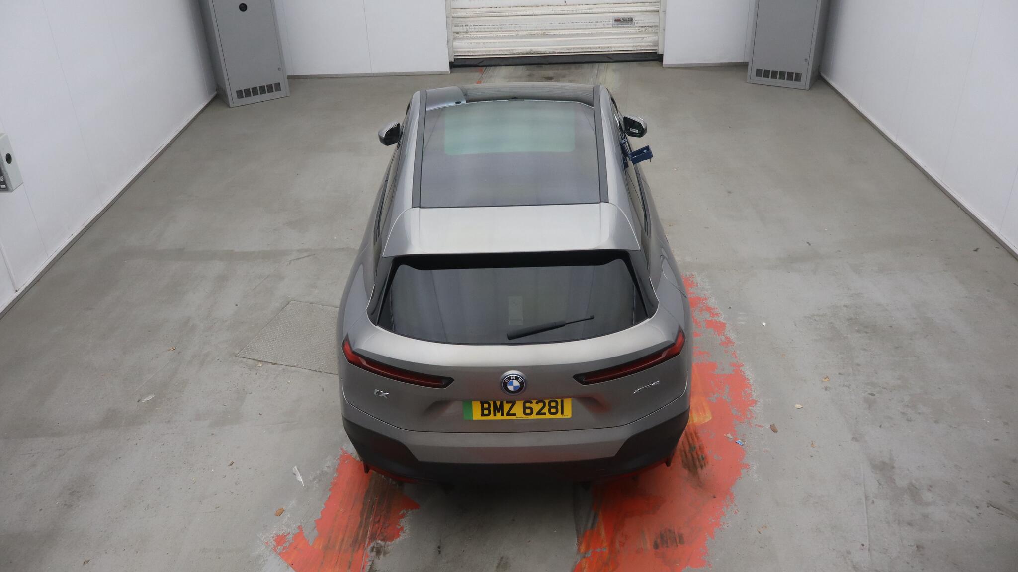 BMW Ix view 8