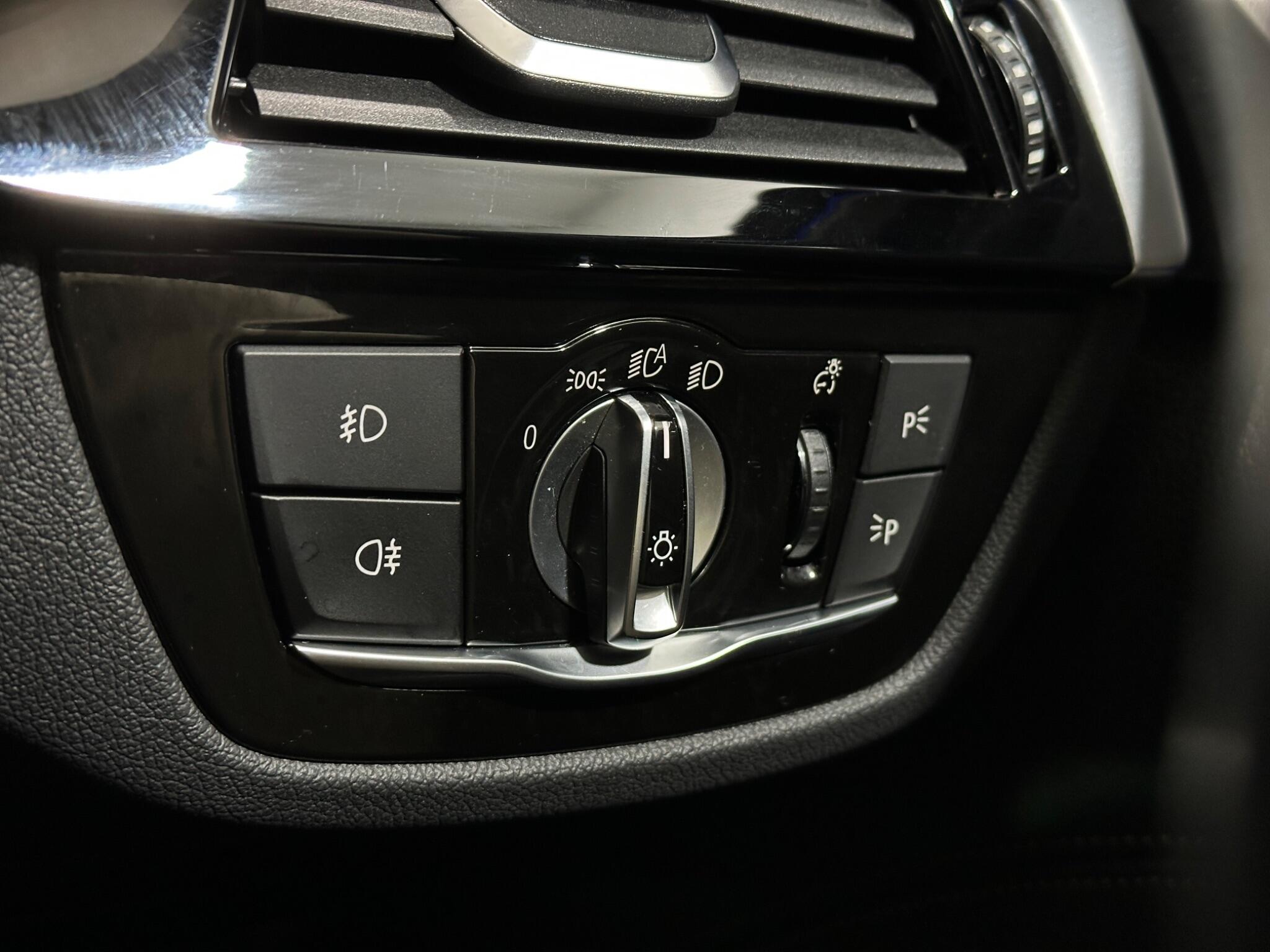 BMW 5 Series view 18