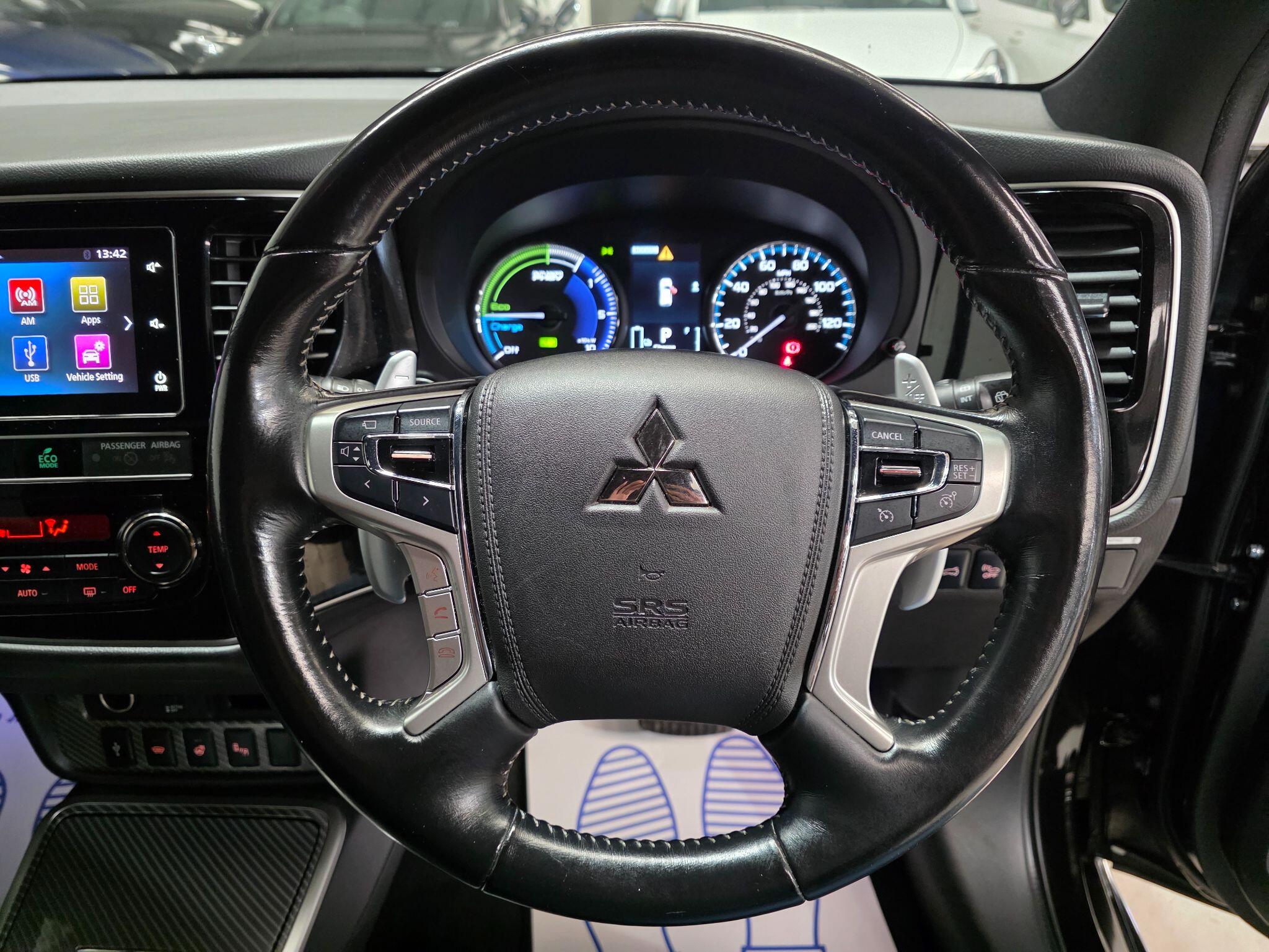 Mitsubishi Outlander view 15